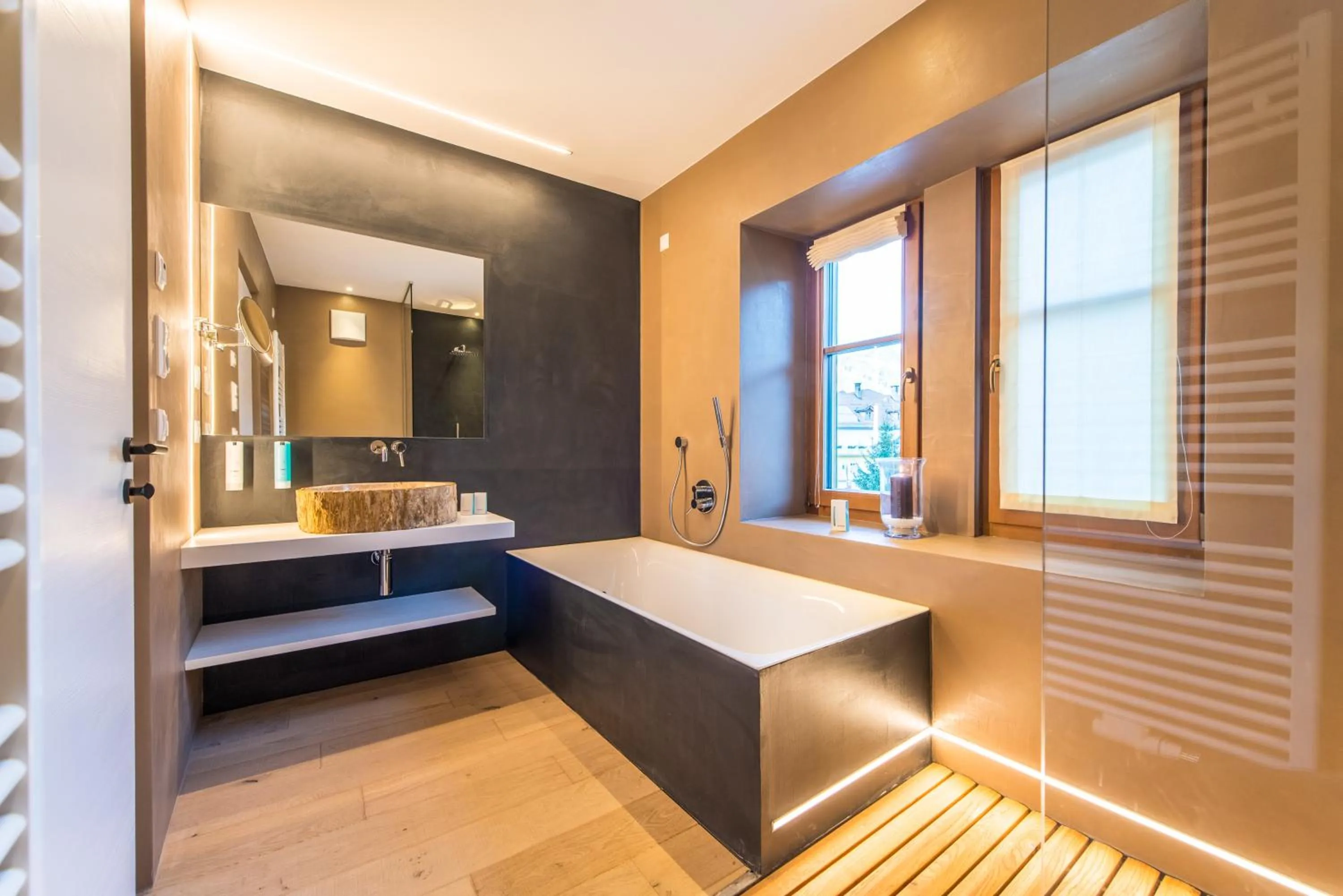 Shower, Bed in Adler Suite & Stube