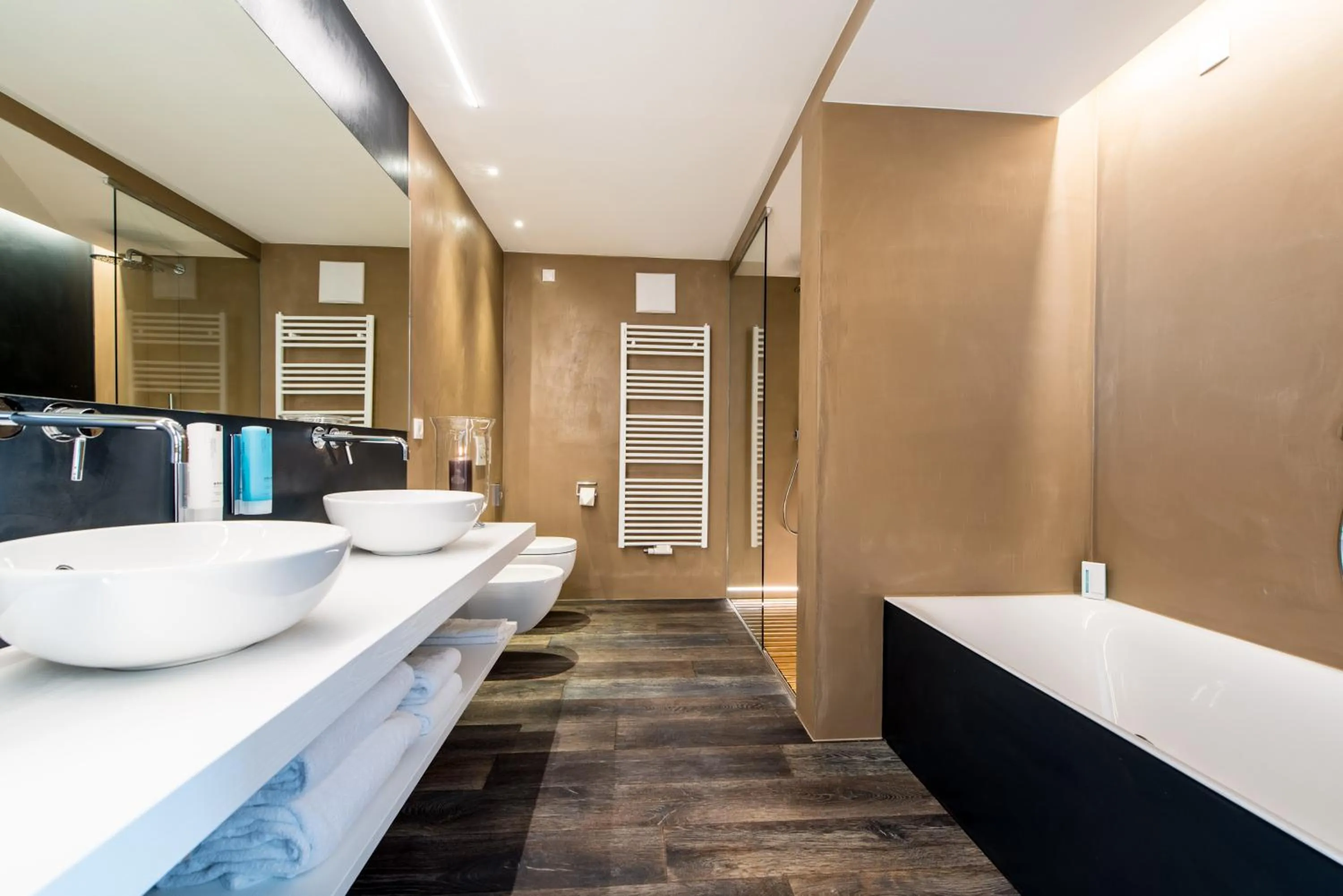 Shower in Adler Suite & Stube