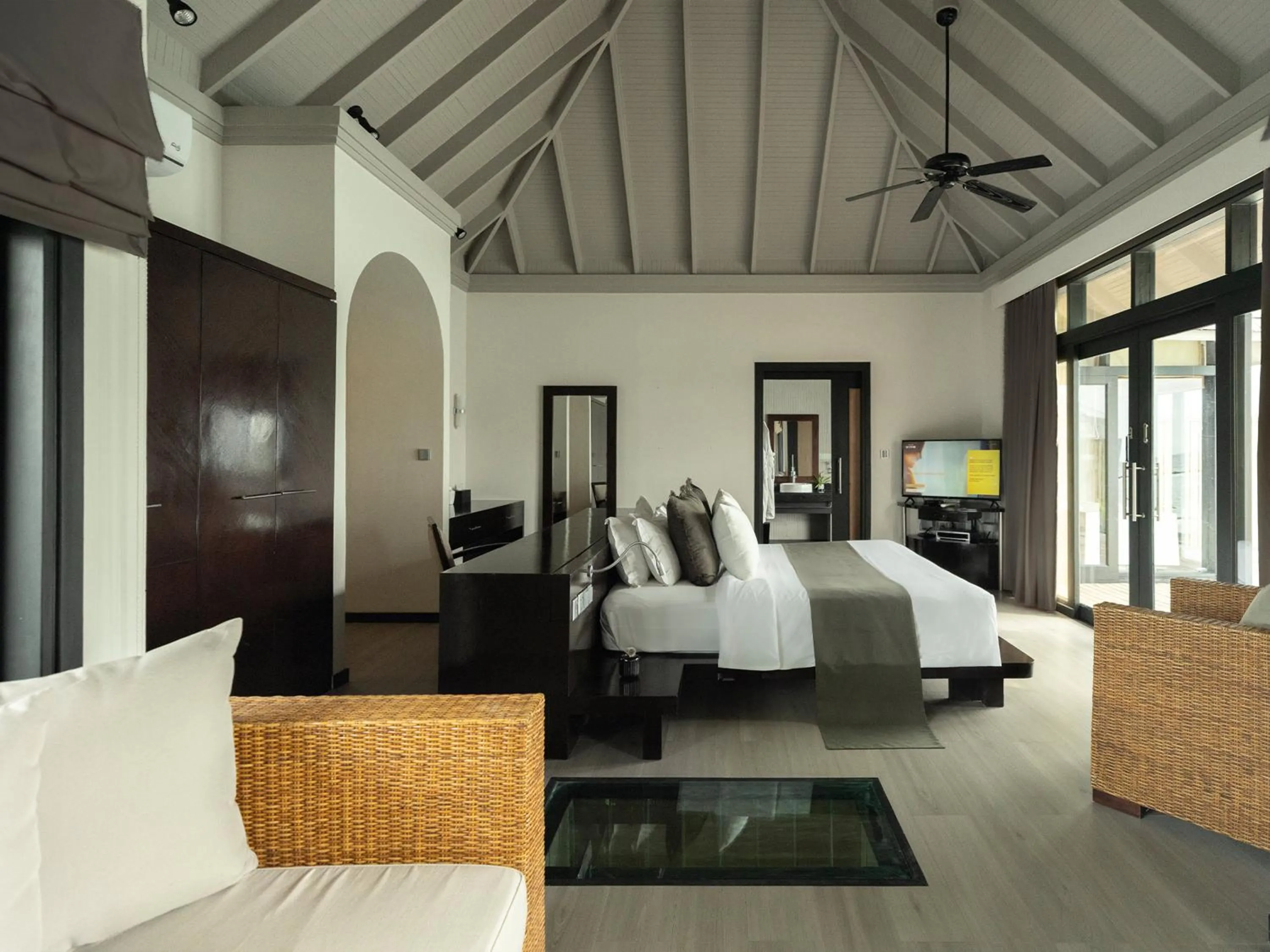 Bed in Sun Siyam Iru Fushi with Free Transfer