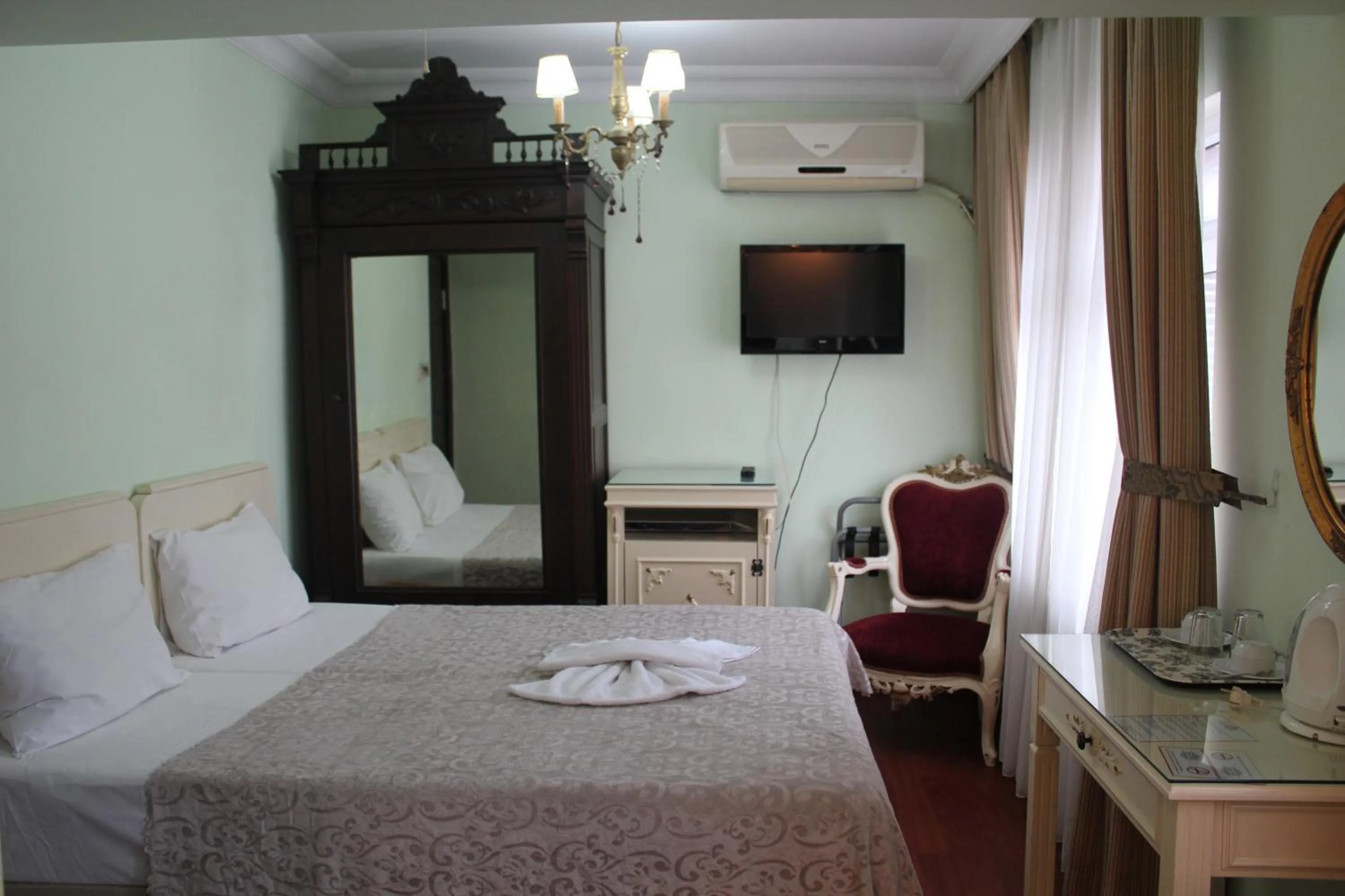 Bedroom, Bed in Asmali Hotel