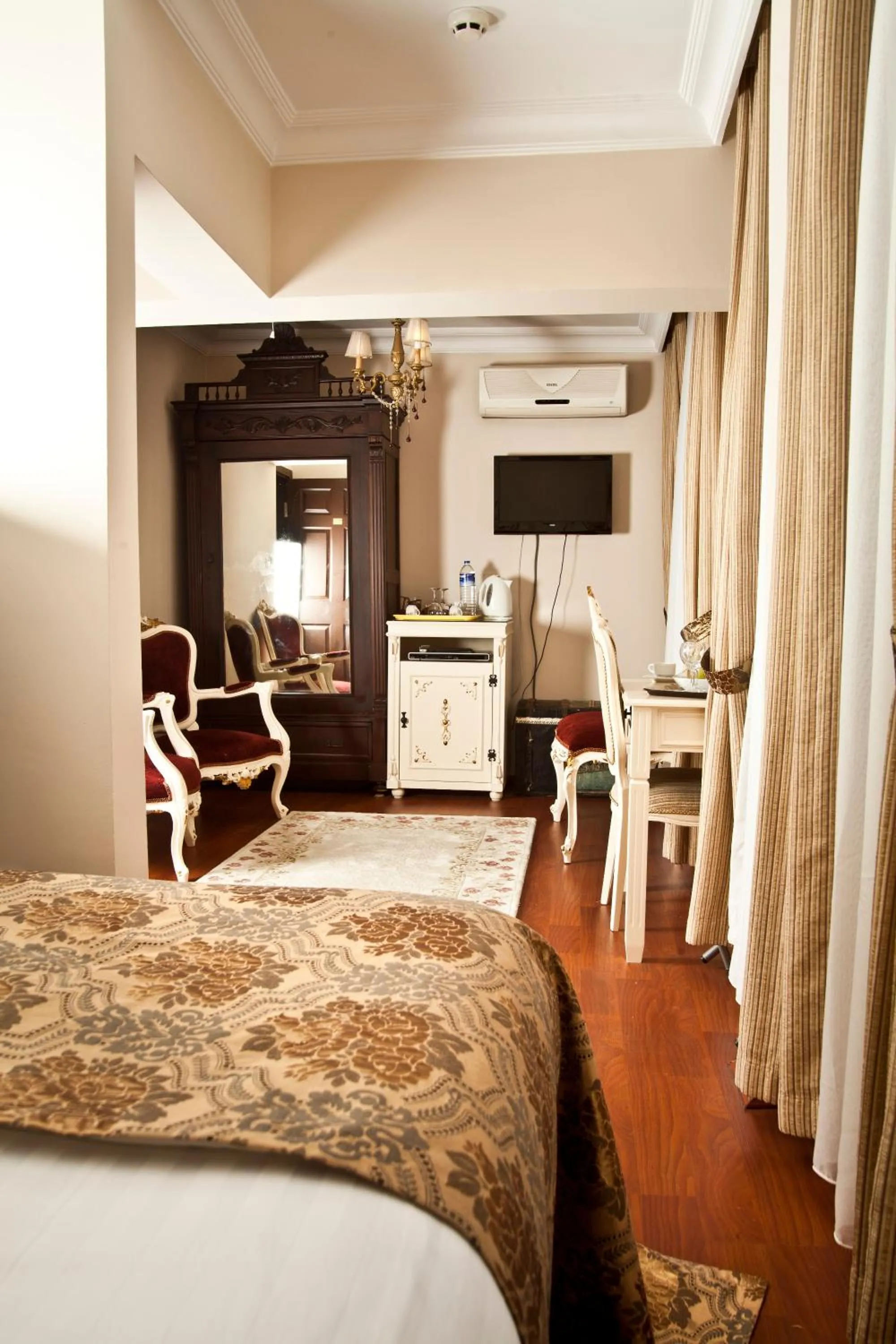 Photo of the whole room, Bed in Asmali Hotel