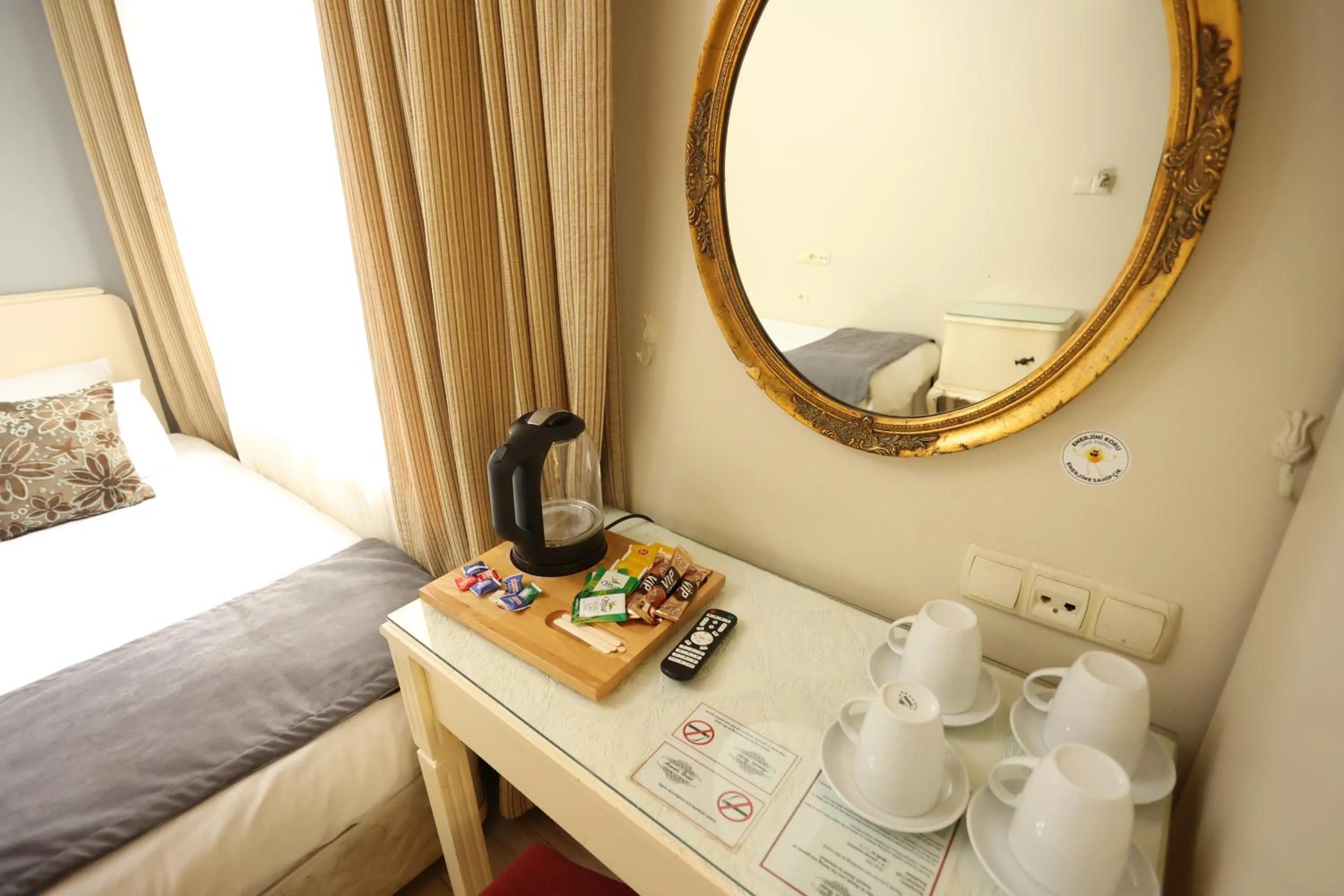 Coffee/tea facilities, Bed in Asmali Hotel