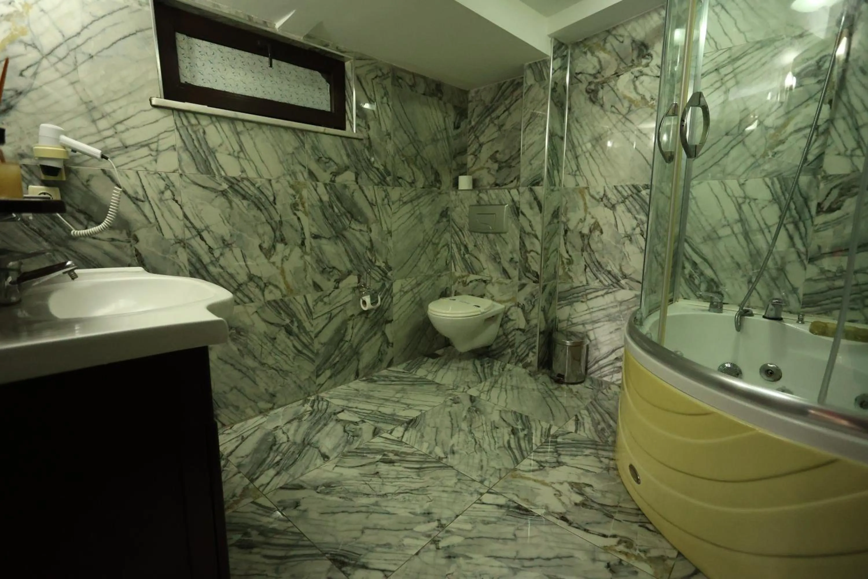 Shower in Asmali Hotel