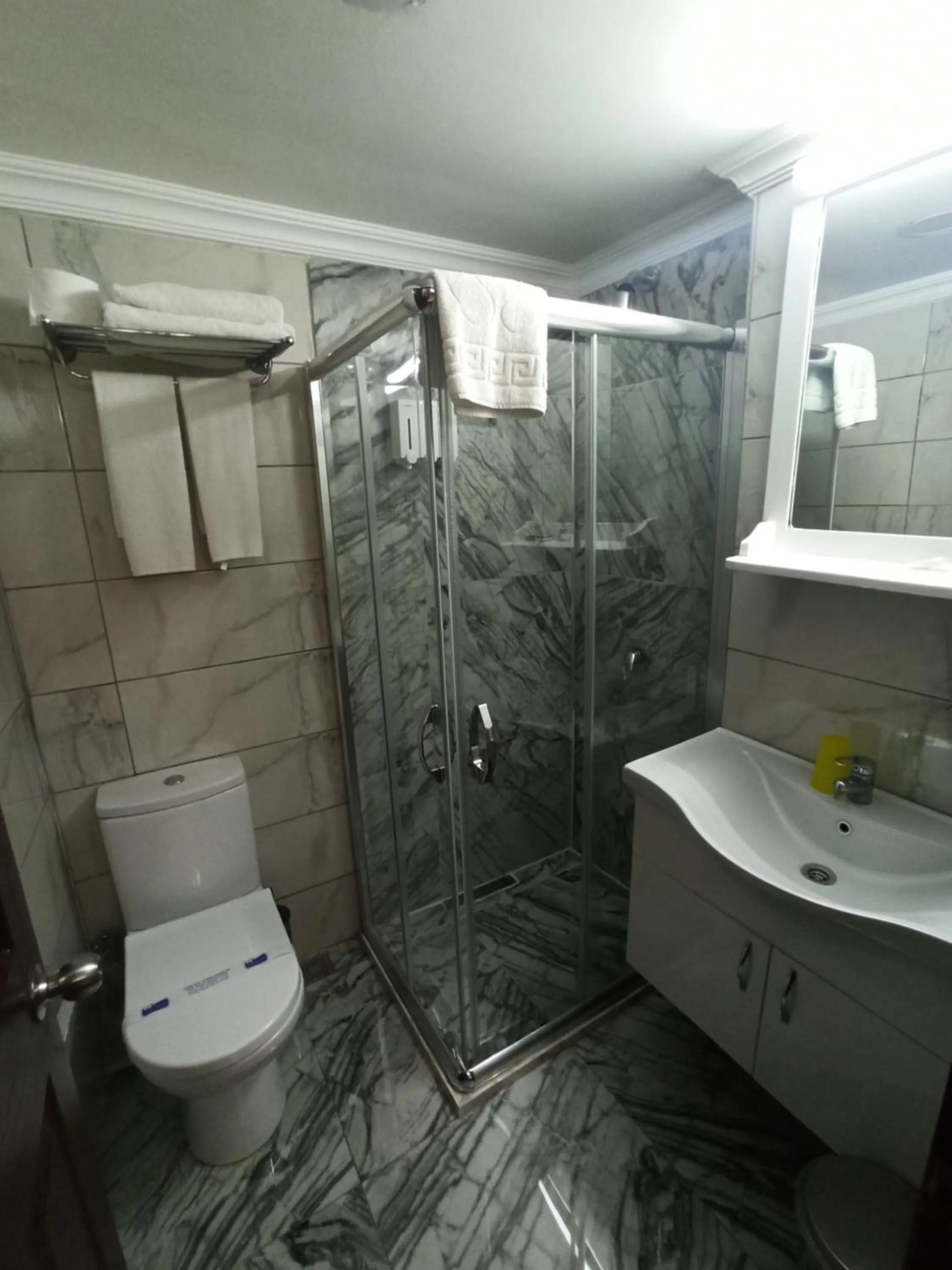 Toilet in Asmali Hotel