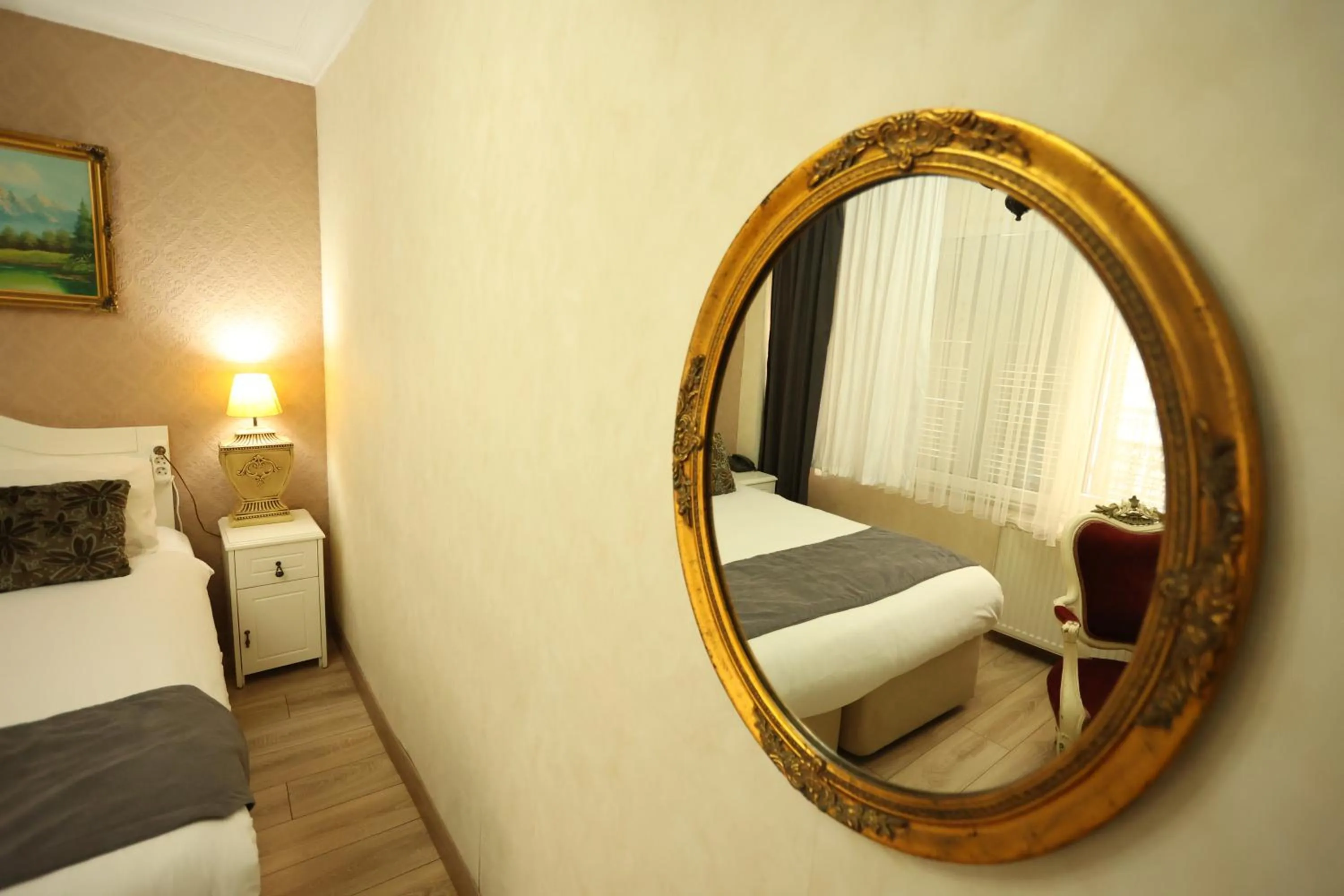 hair dresser, Bed in Asmali Hotel