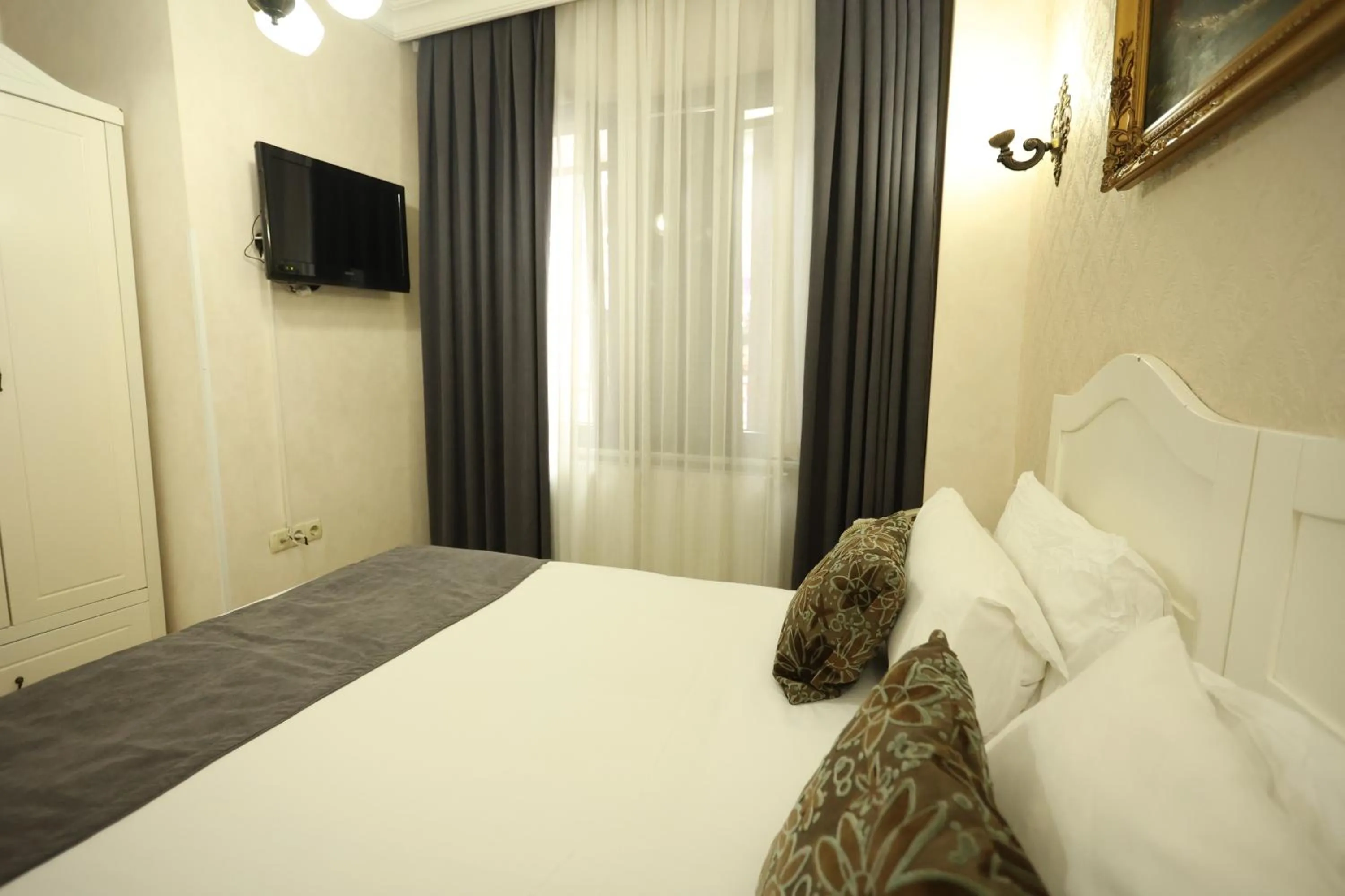 Photo of the whole room, Bed in Asmali Hotel