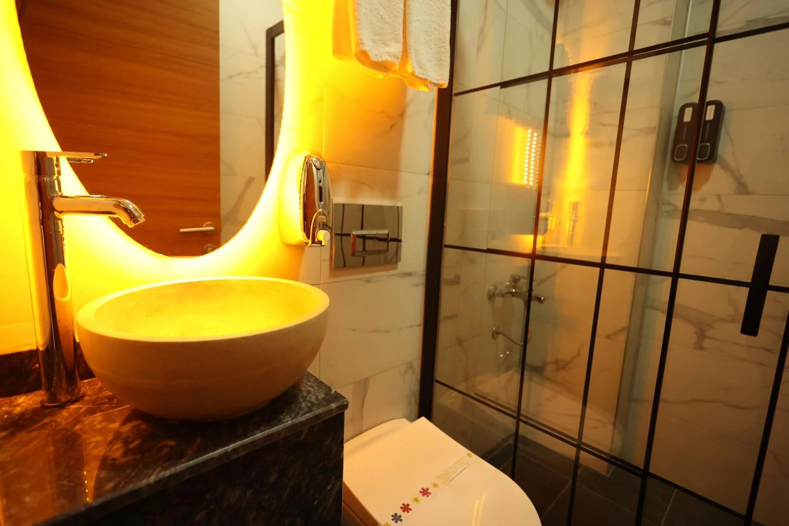 Shower in Asmali Hotel