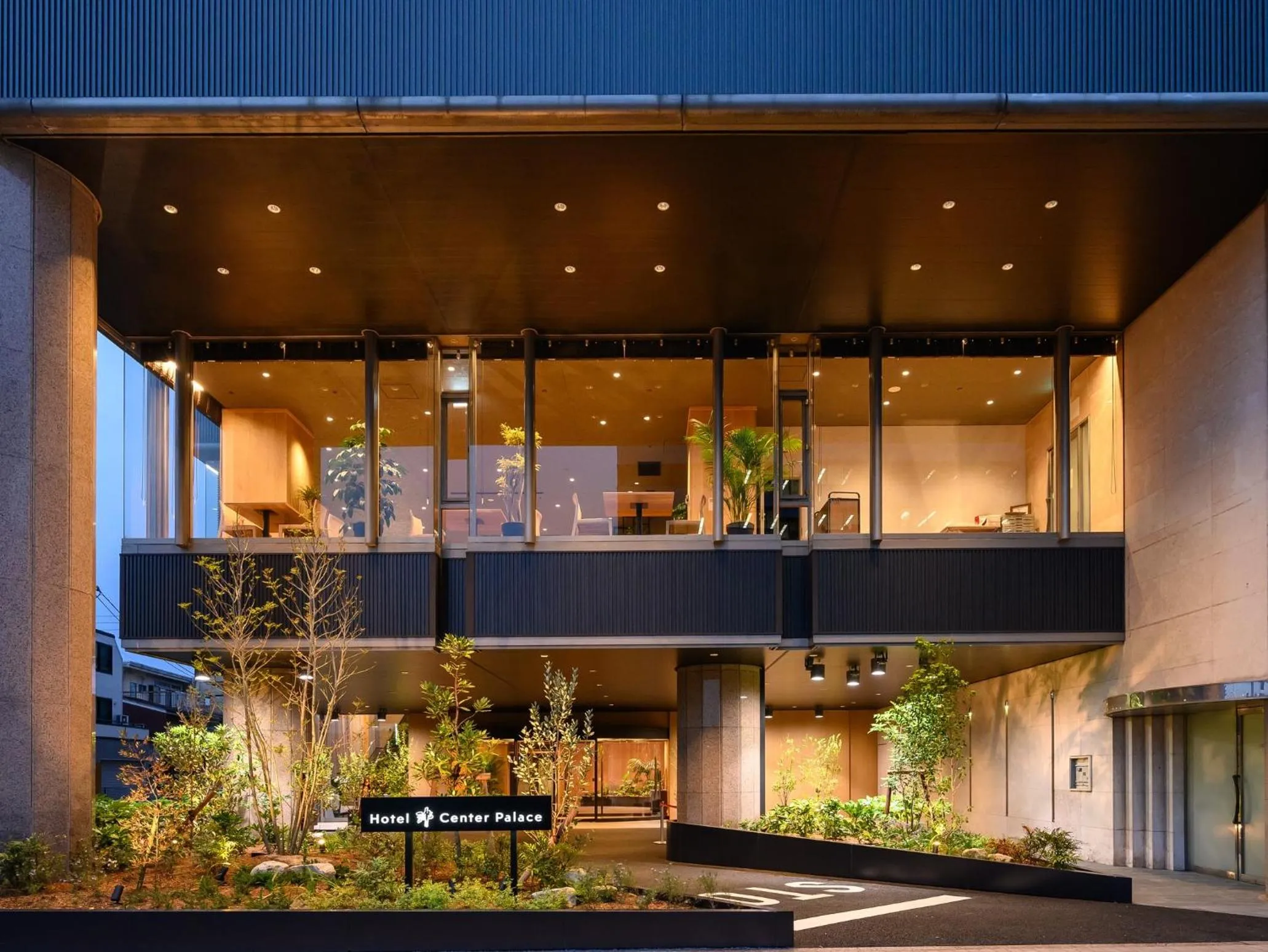 Night in Hotel Tsu Center Palace