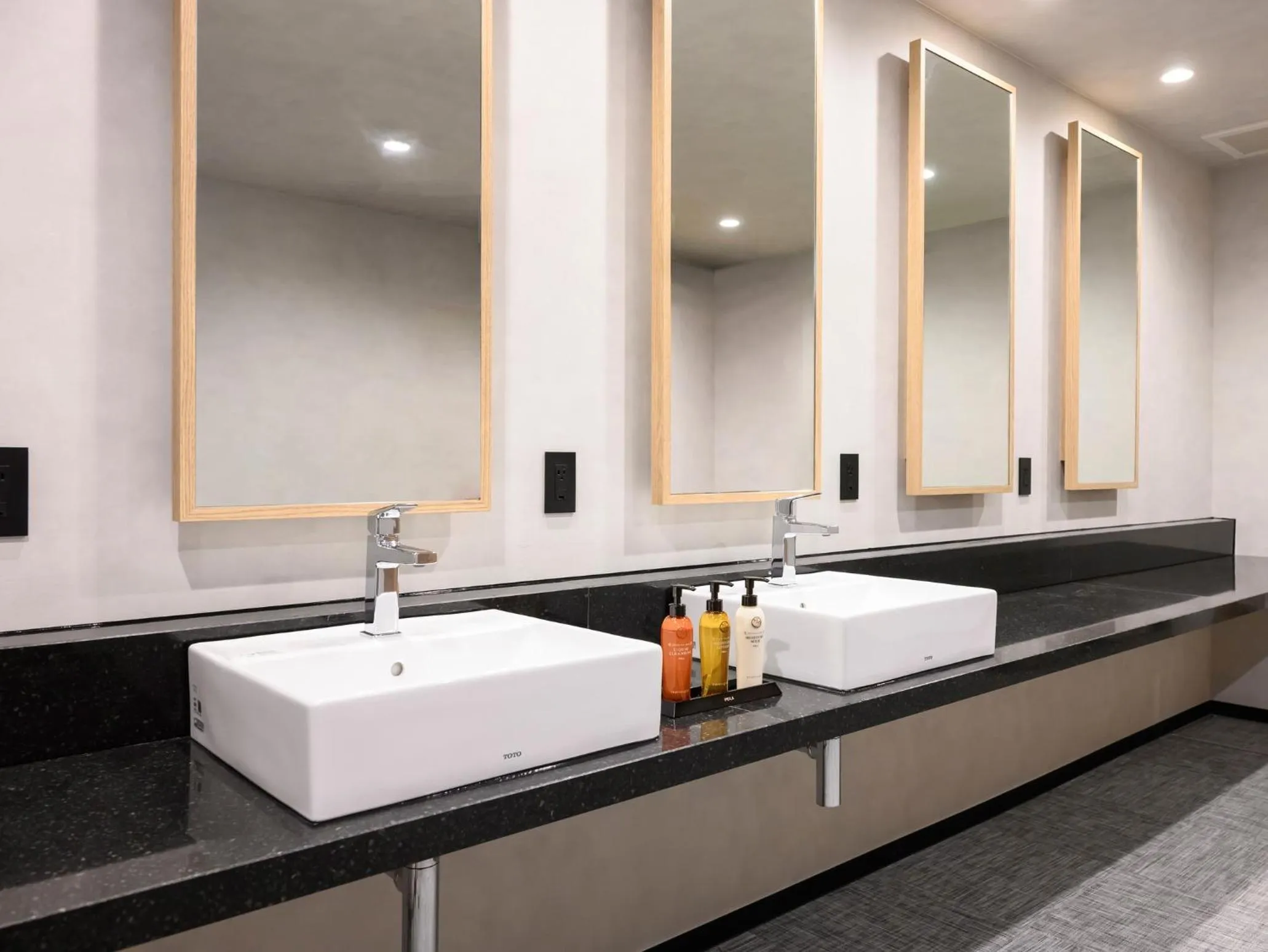 Public Bath in Hotel Tsu Center Palace