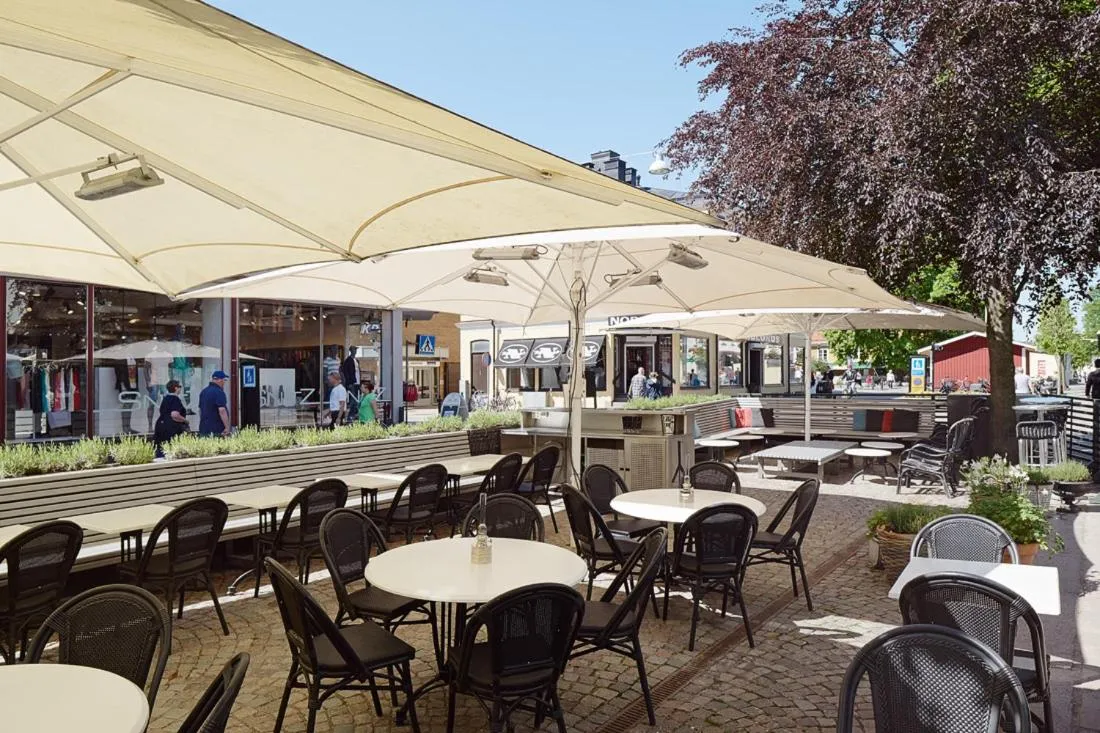 Restaurant/places to eat in PM & Vänner Hotel