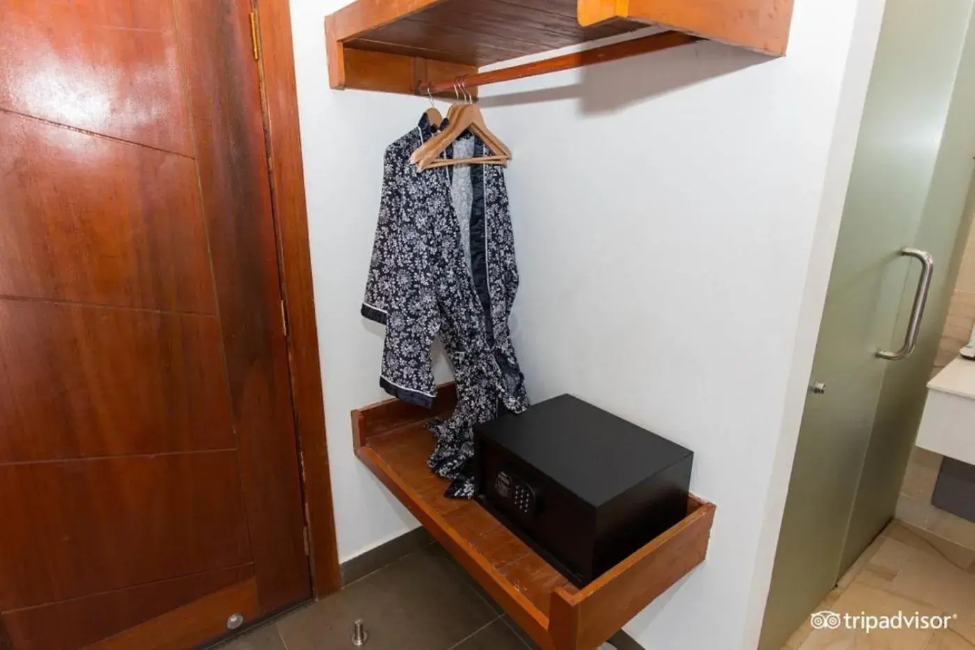 Deluxe Double Room with Balcony in Siem Reap Tevi Residence Deluxe Double Room with Balcony in Siem Reap Tevi Residence