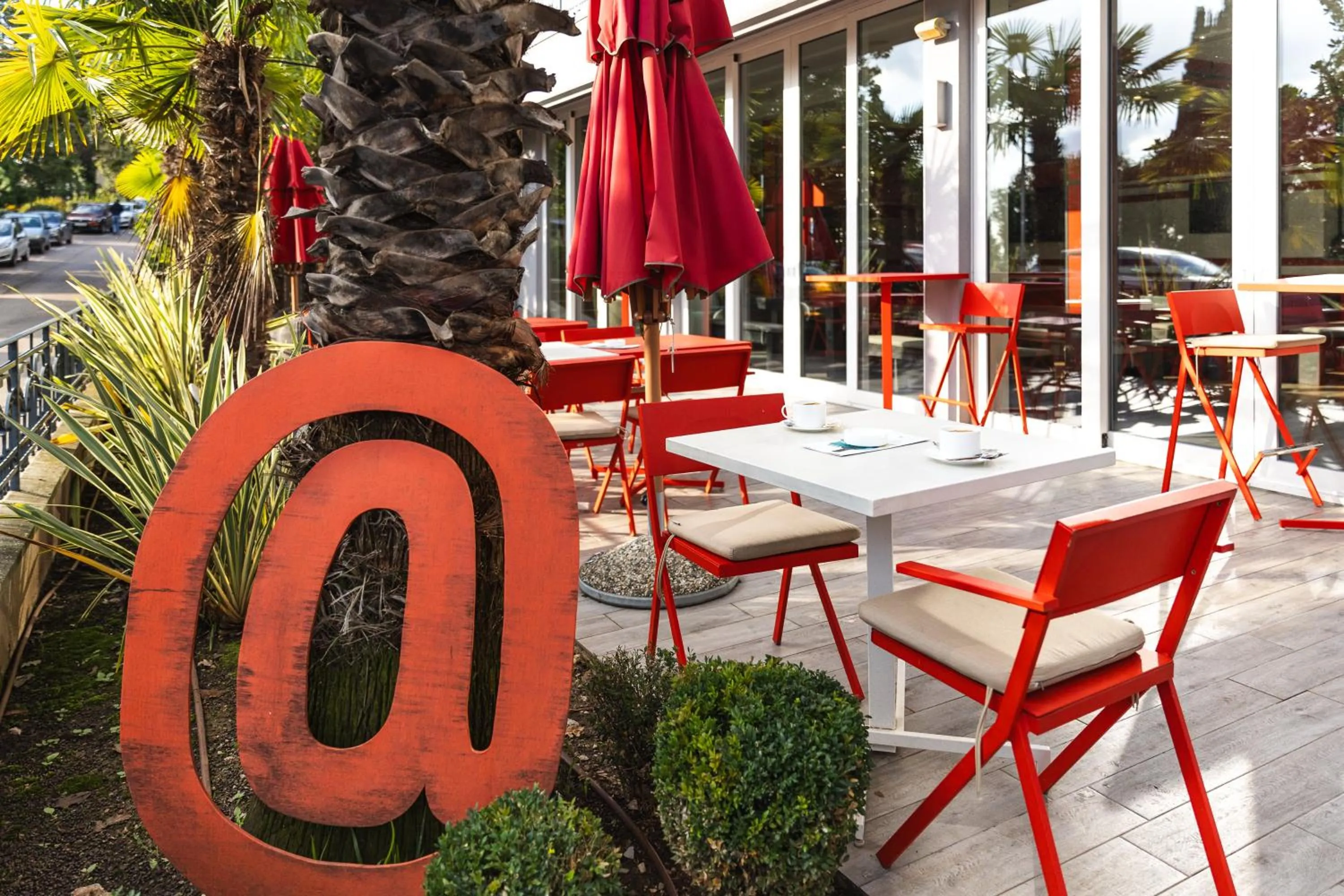 Restaurant/places to eat in Hostel Link