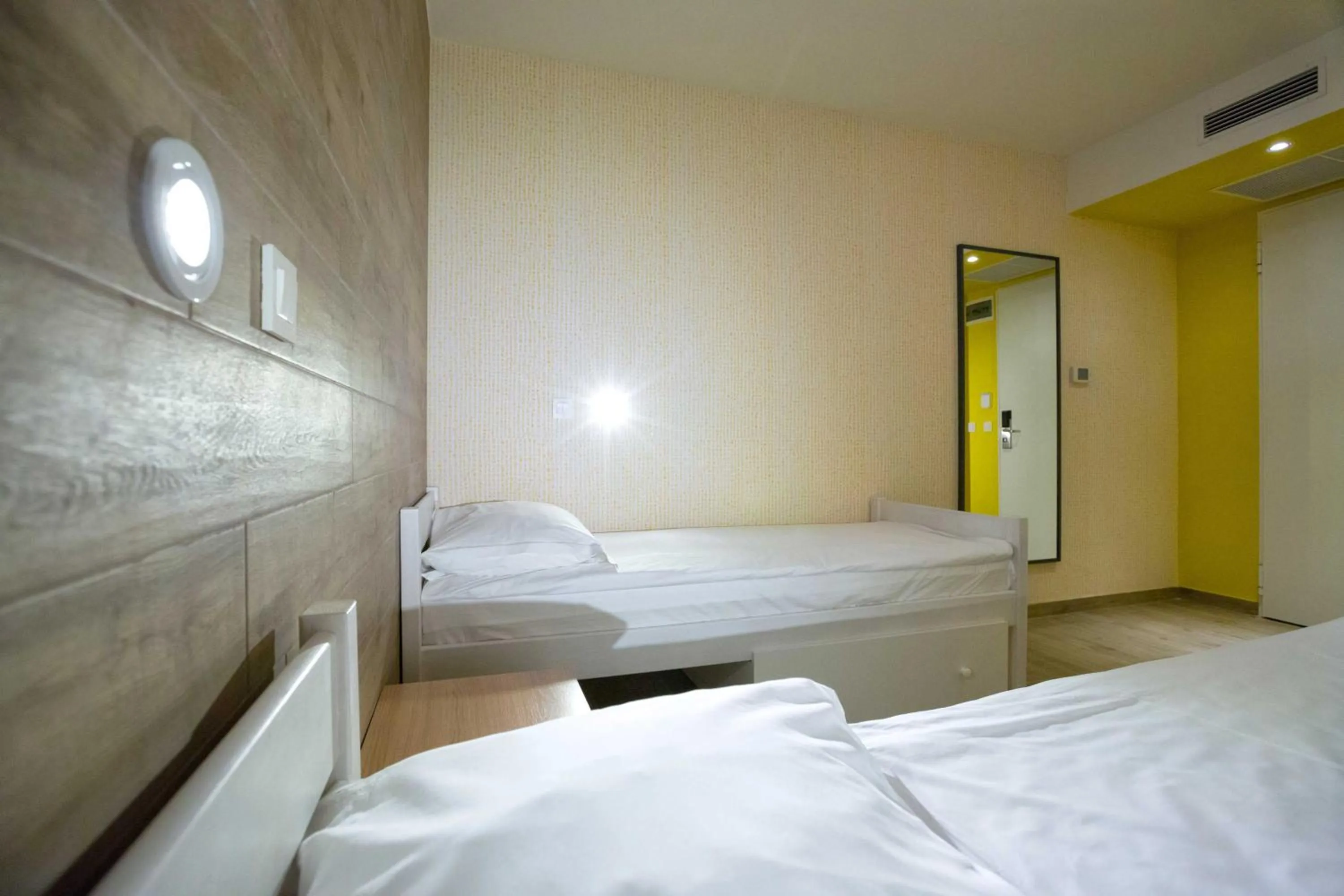 Photo of the whole room, Bed in Hostel Link