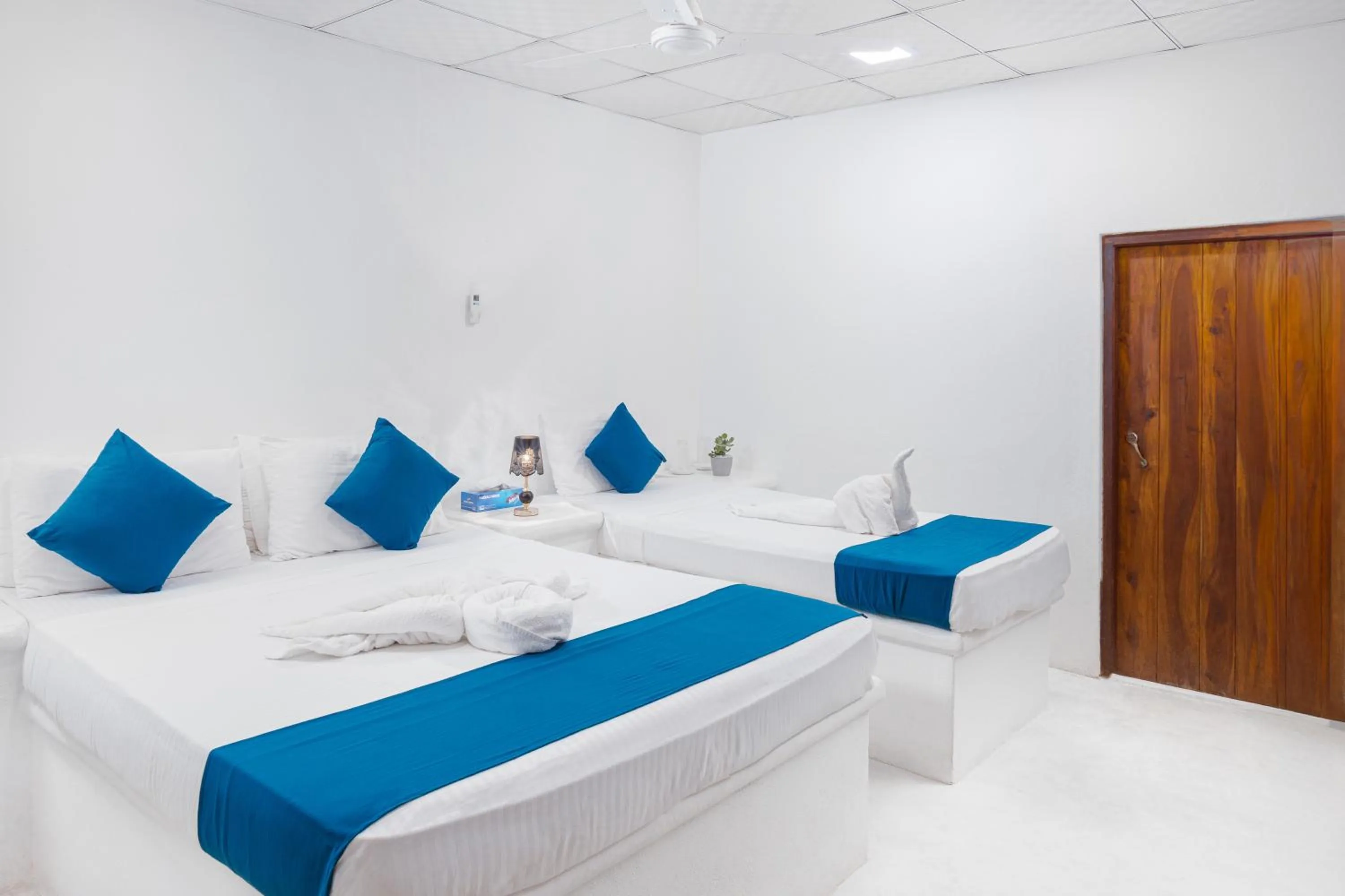 Bed in Roshanne Beach Resort, Kalpitiya