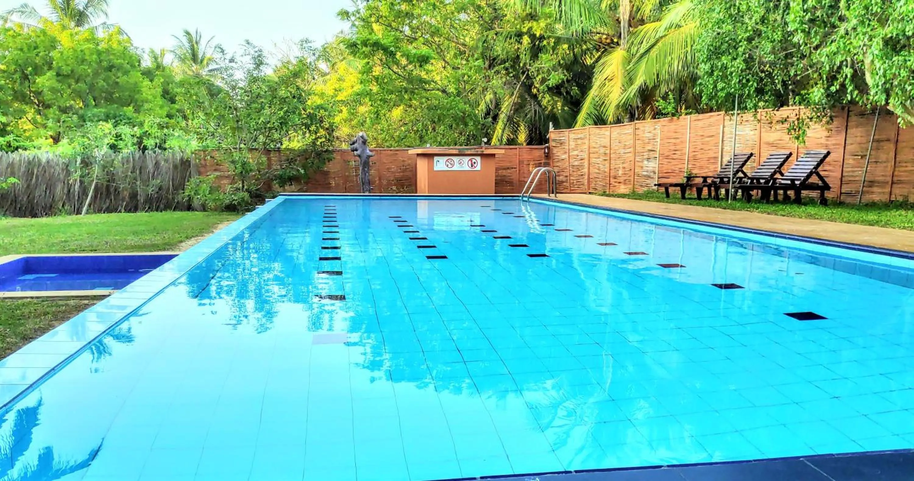Facade/entrance in Roshanne Beach Resort, Kalpitiya