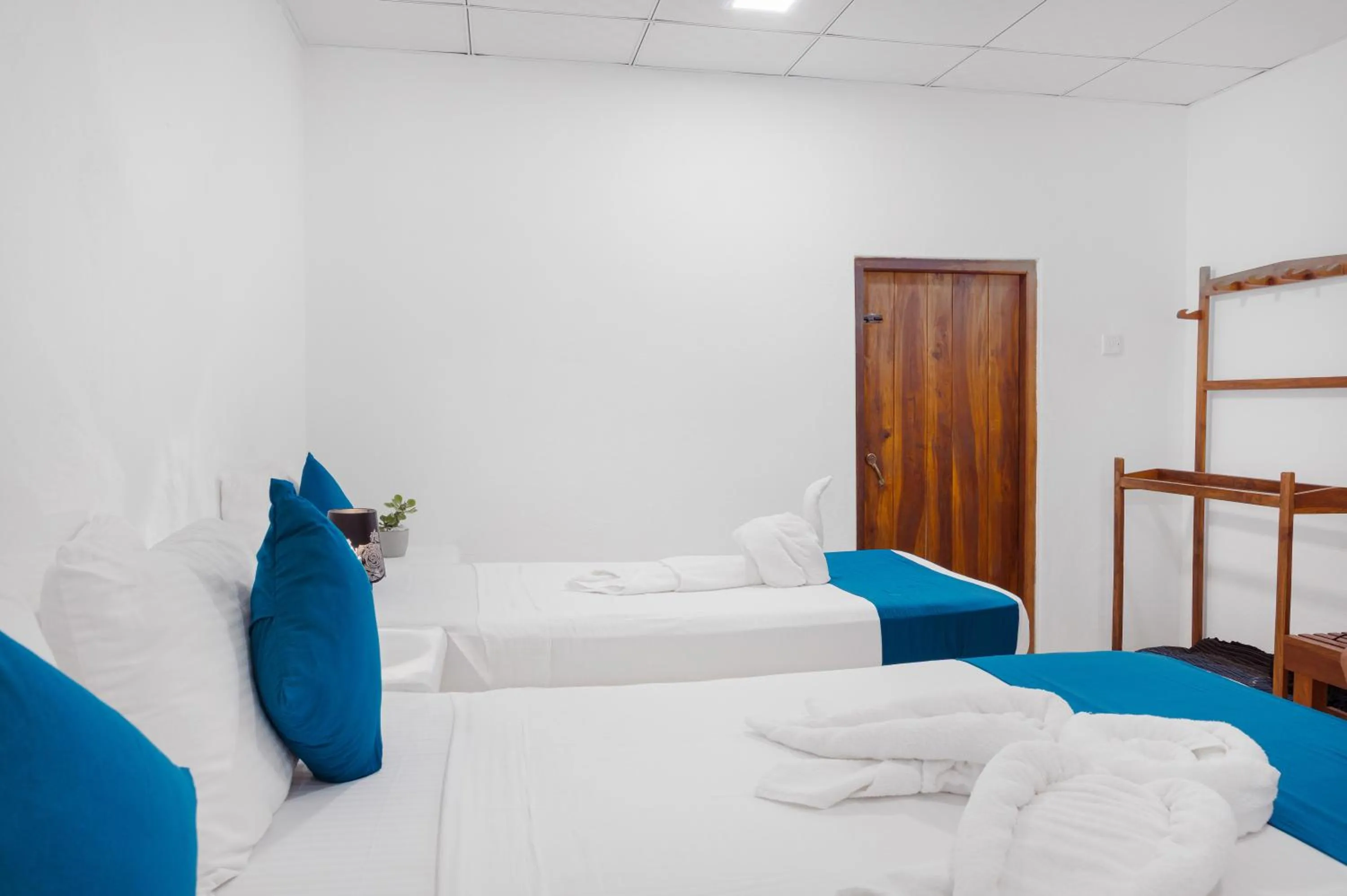 Bedroom, Bed in Roshanne Beach Resort, Kalpitiya