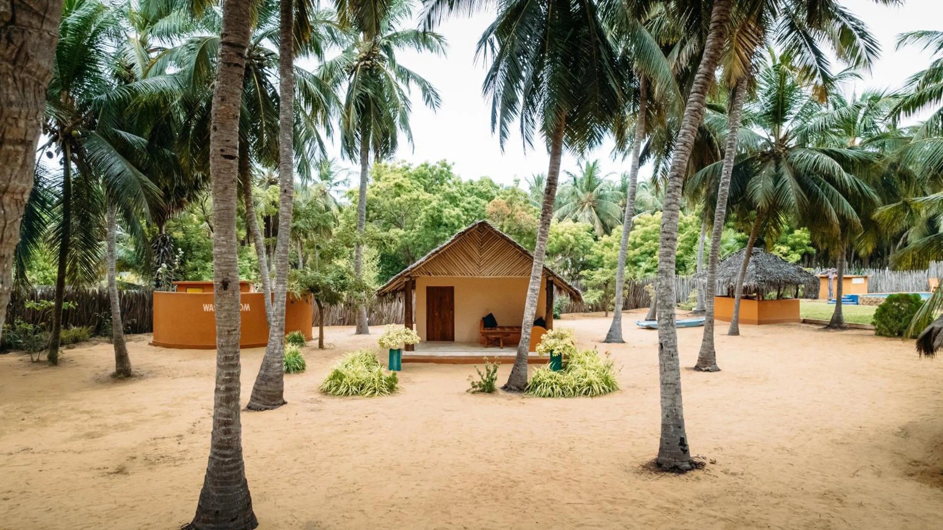 Garden in Roshanne Beach Resort, Kalpitiya