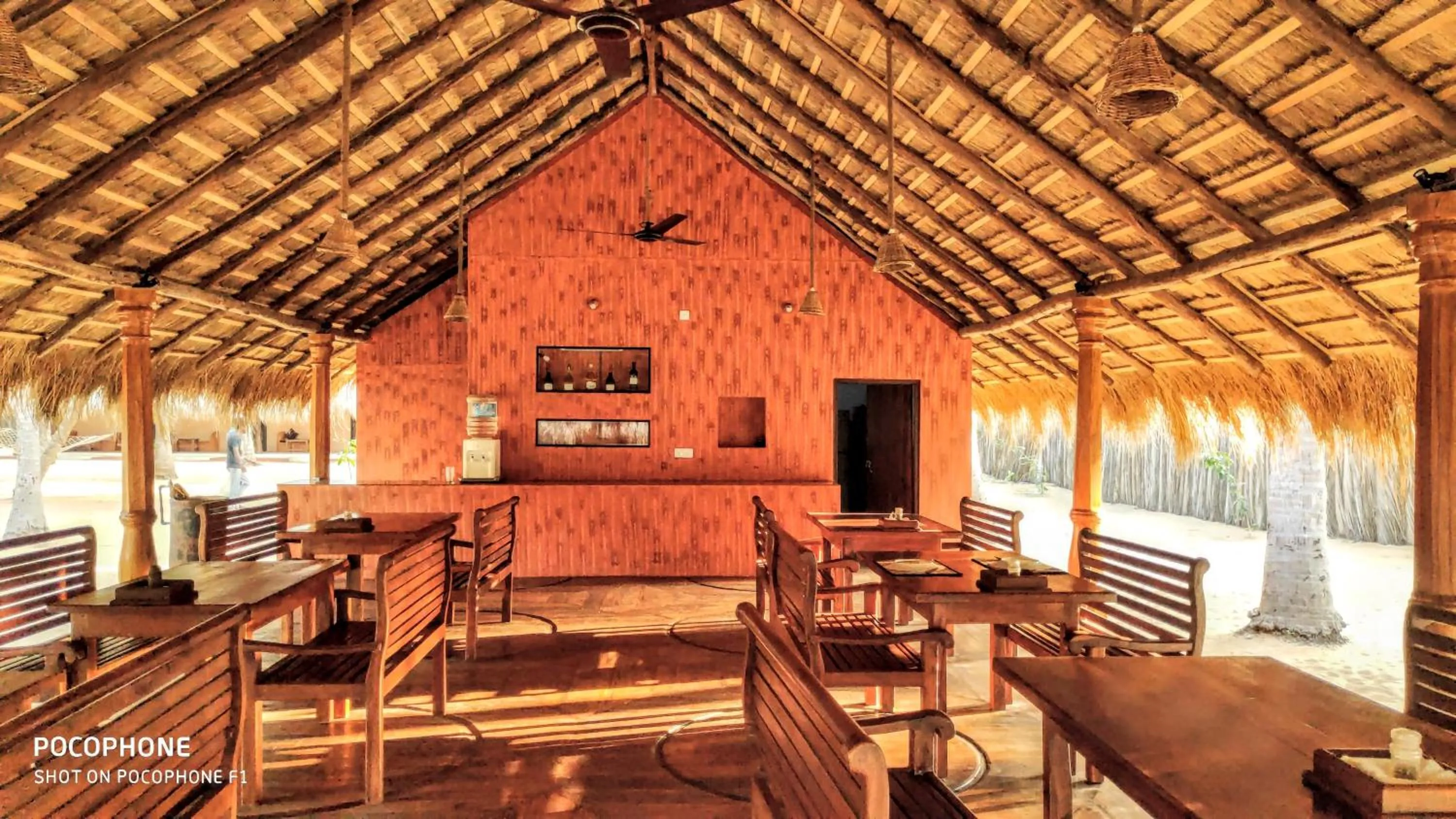 Restaurant/places to eat in Roshanne Beach Resort, Kalpitiya