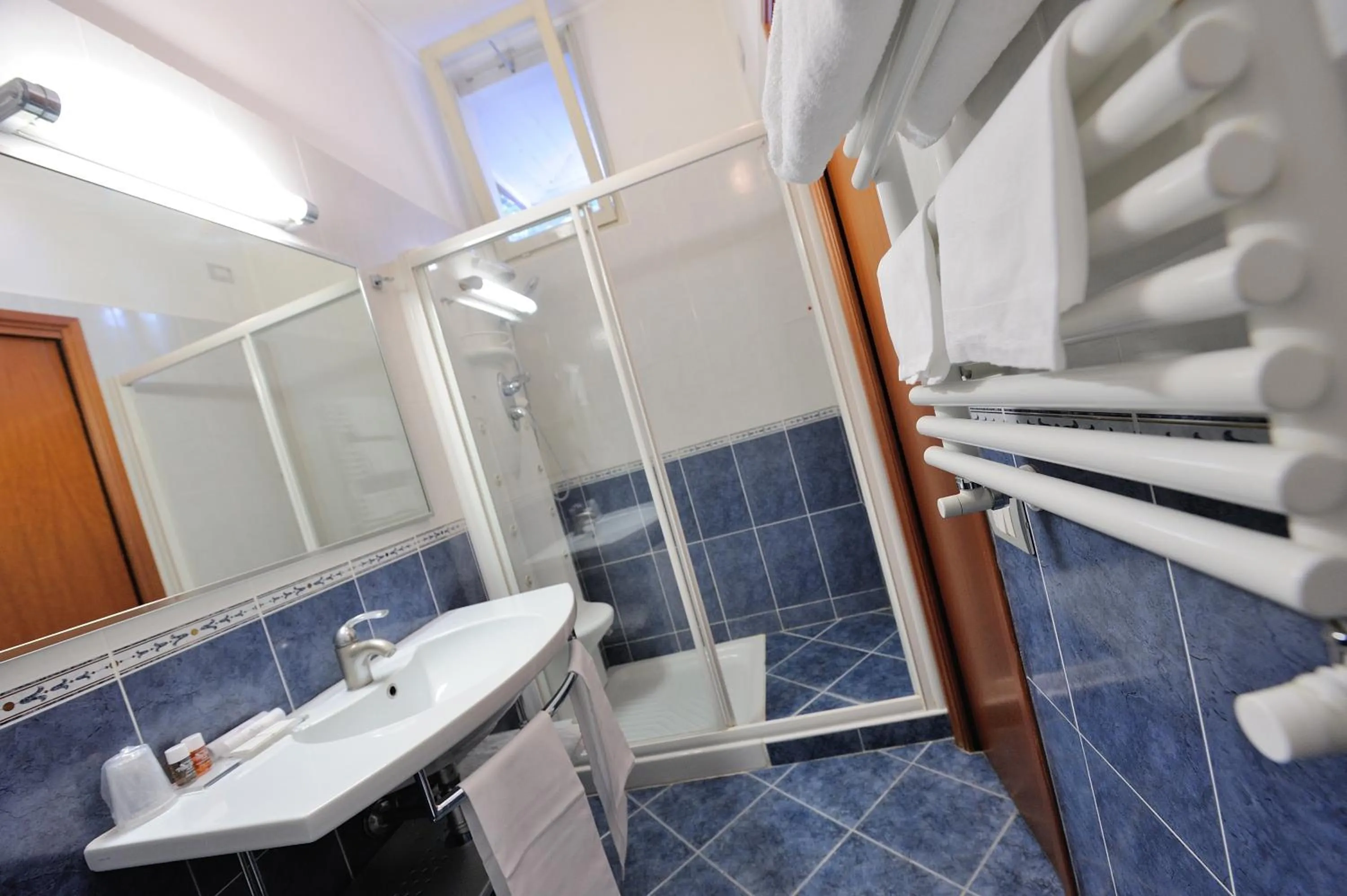 Shower in Hotel Frate Sole