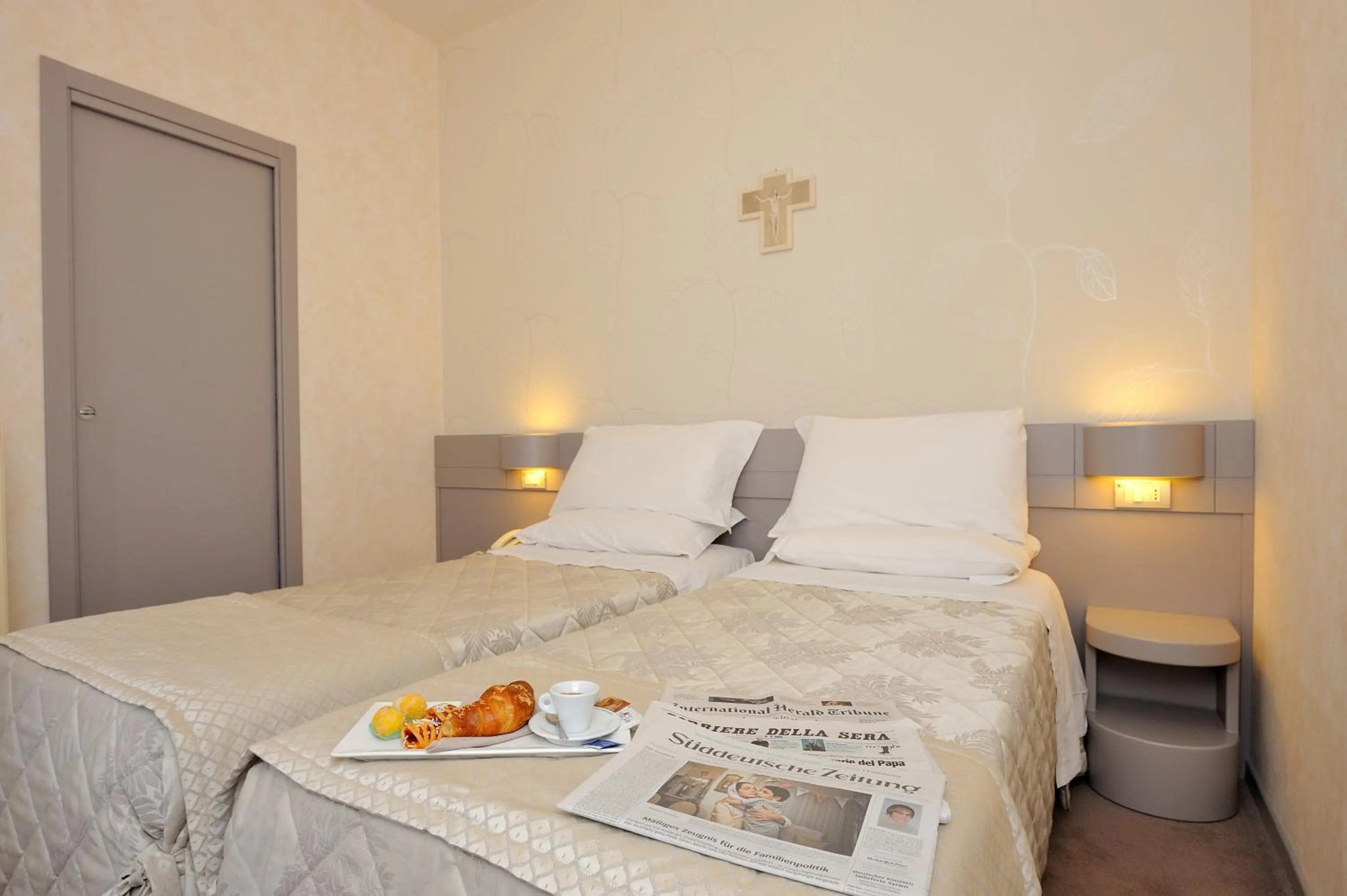 Bedroom, Bed in Hotel Frate Sole