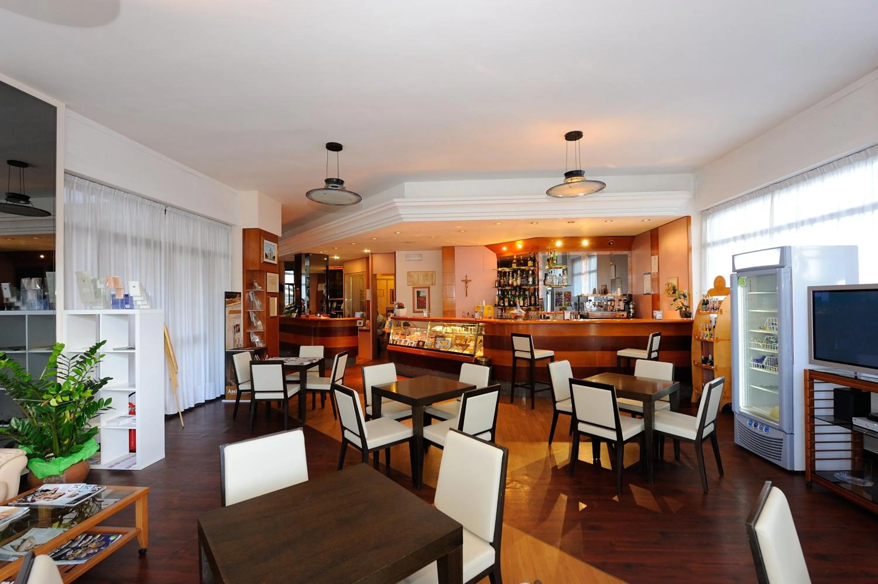 Communal lounge/ TV room in Hotel Frate Sole