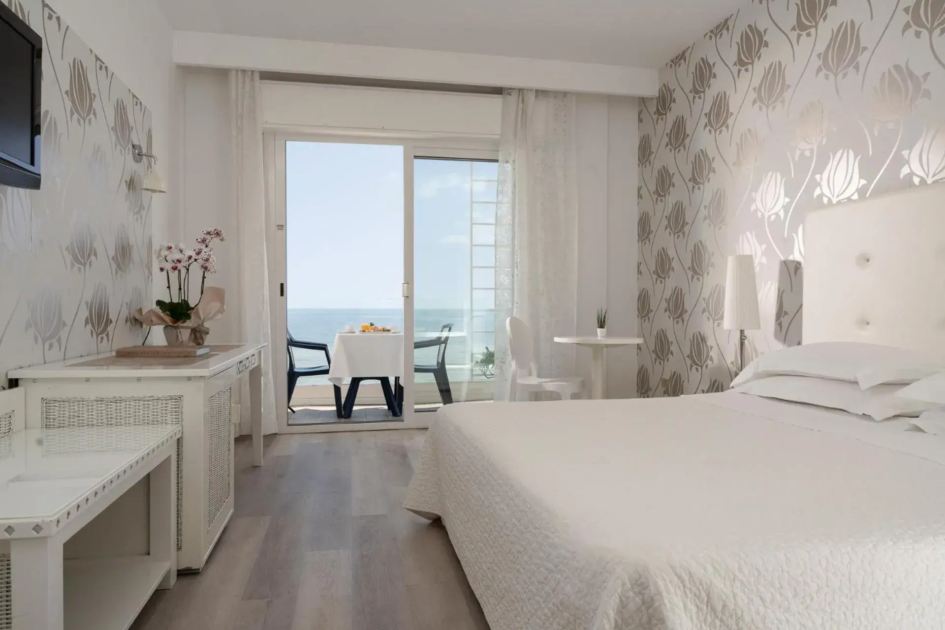 Standard Room Sea Front - single occupancy in Hotel Mediterraneo Standard Room Sea Front - single occupancy in Hotel Mediterraneo