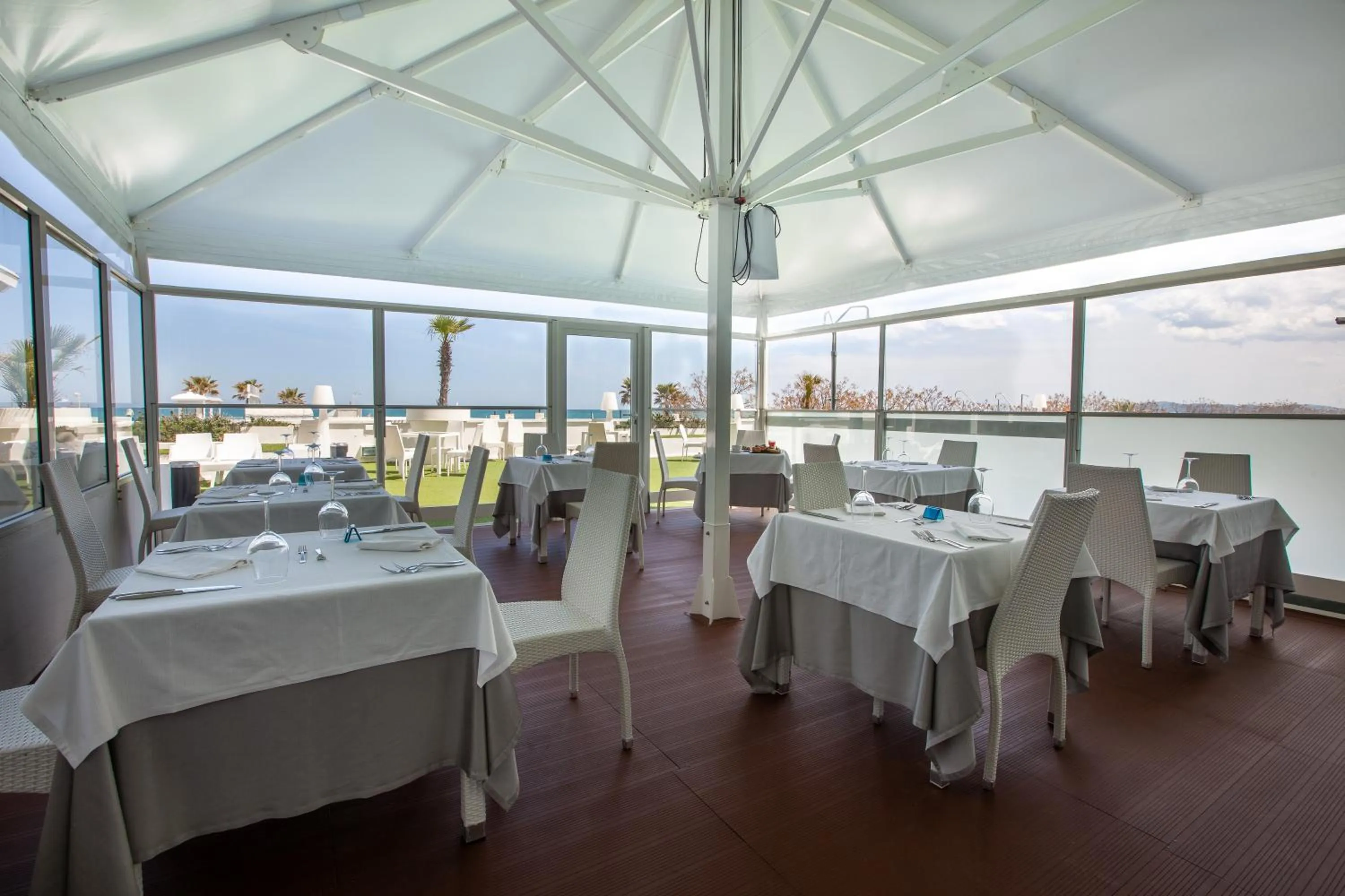 Restaurant/places to eat in Hotel Mediterraneo