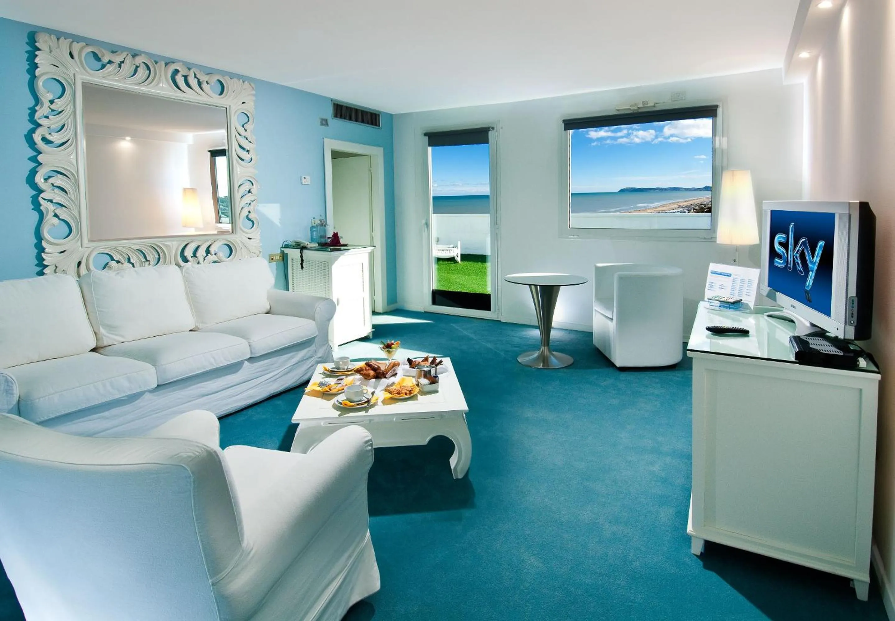 Photo of the whole room in Hotel Mediterraneo