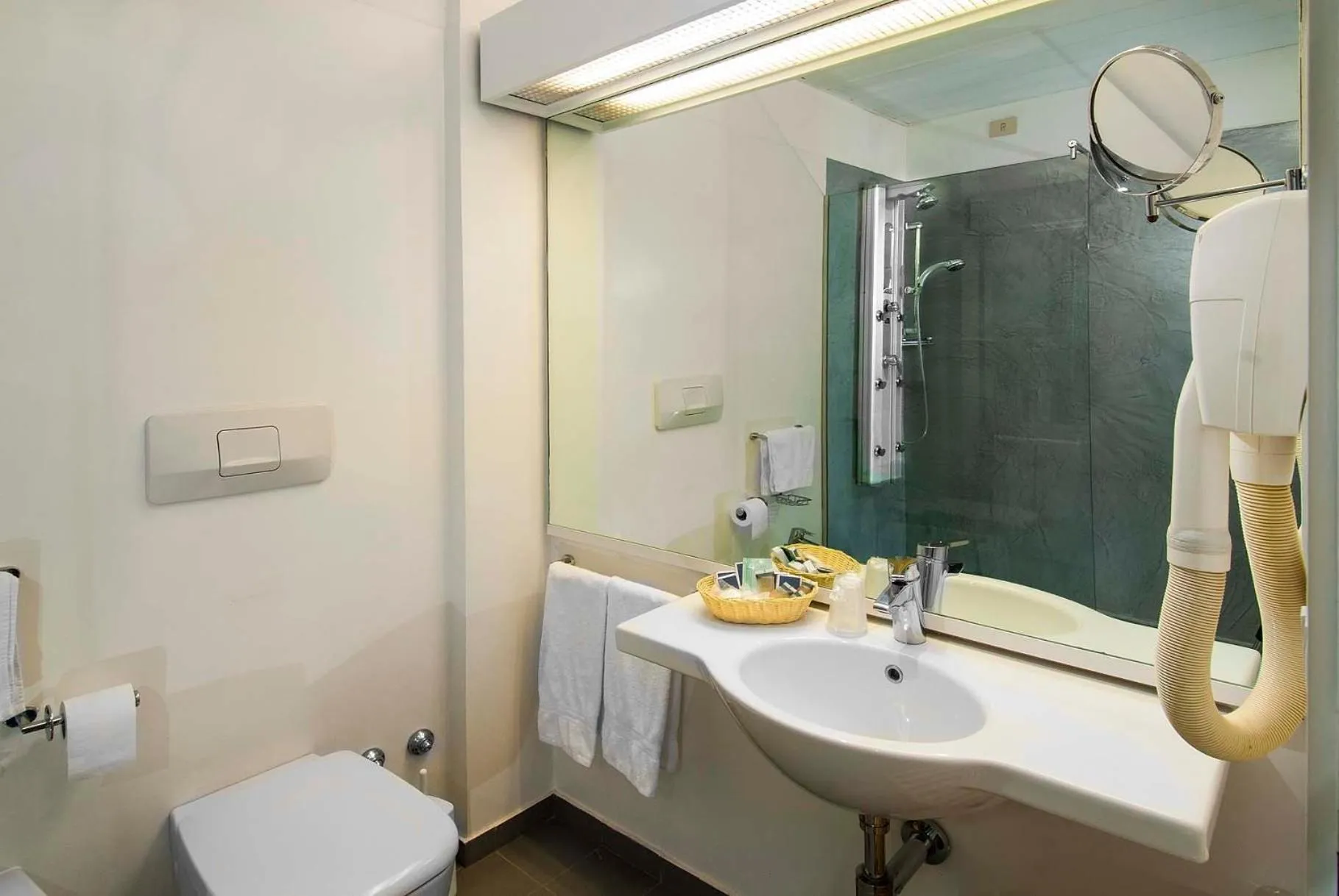 Bathroom in Hotel Mediterraneo