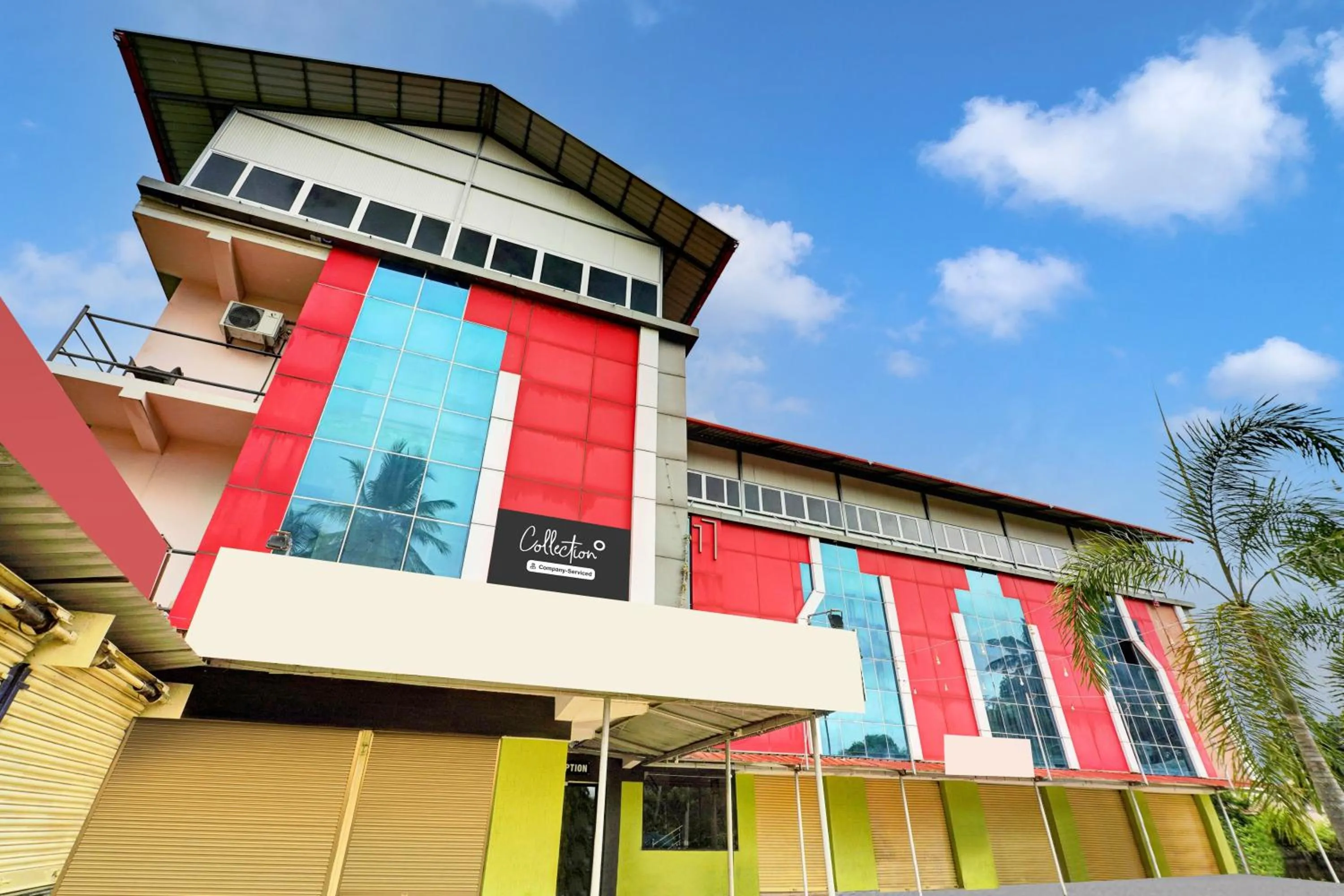 Facade/entrance in Super Collection O Coorg