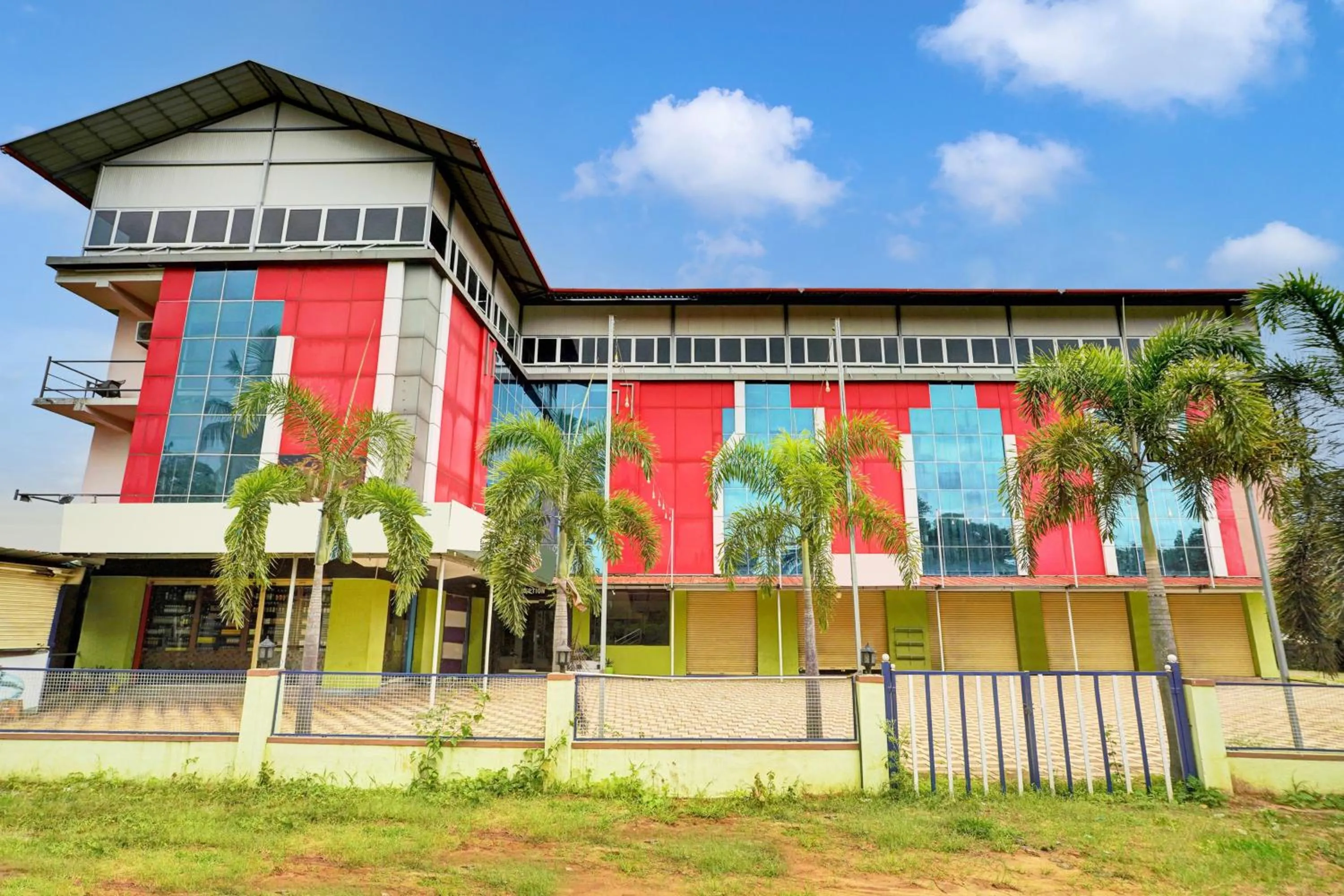 Facade/entrance in Super Collection O Coorg