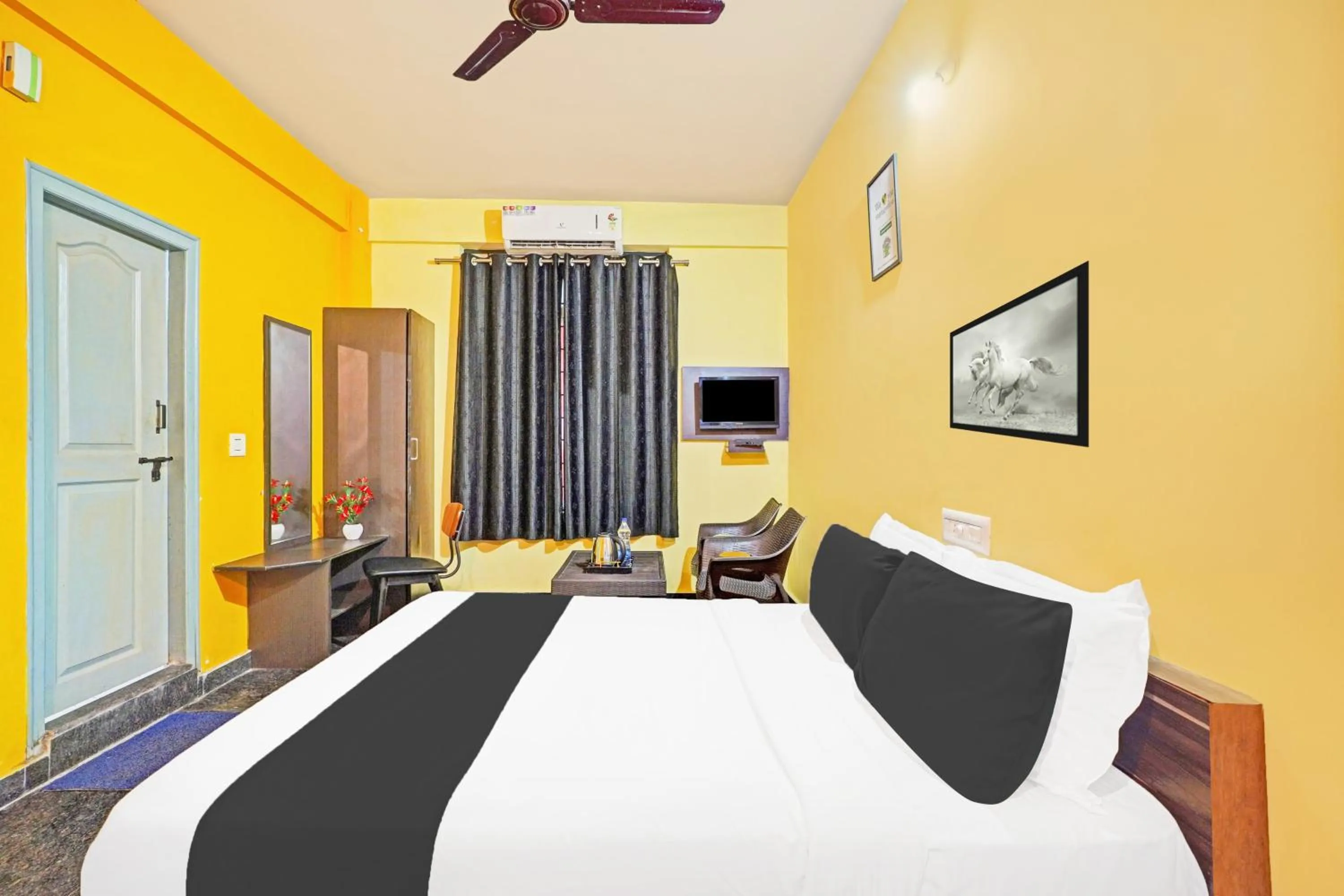 Bedroom, Bed in Super Collection O Coorg