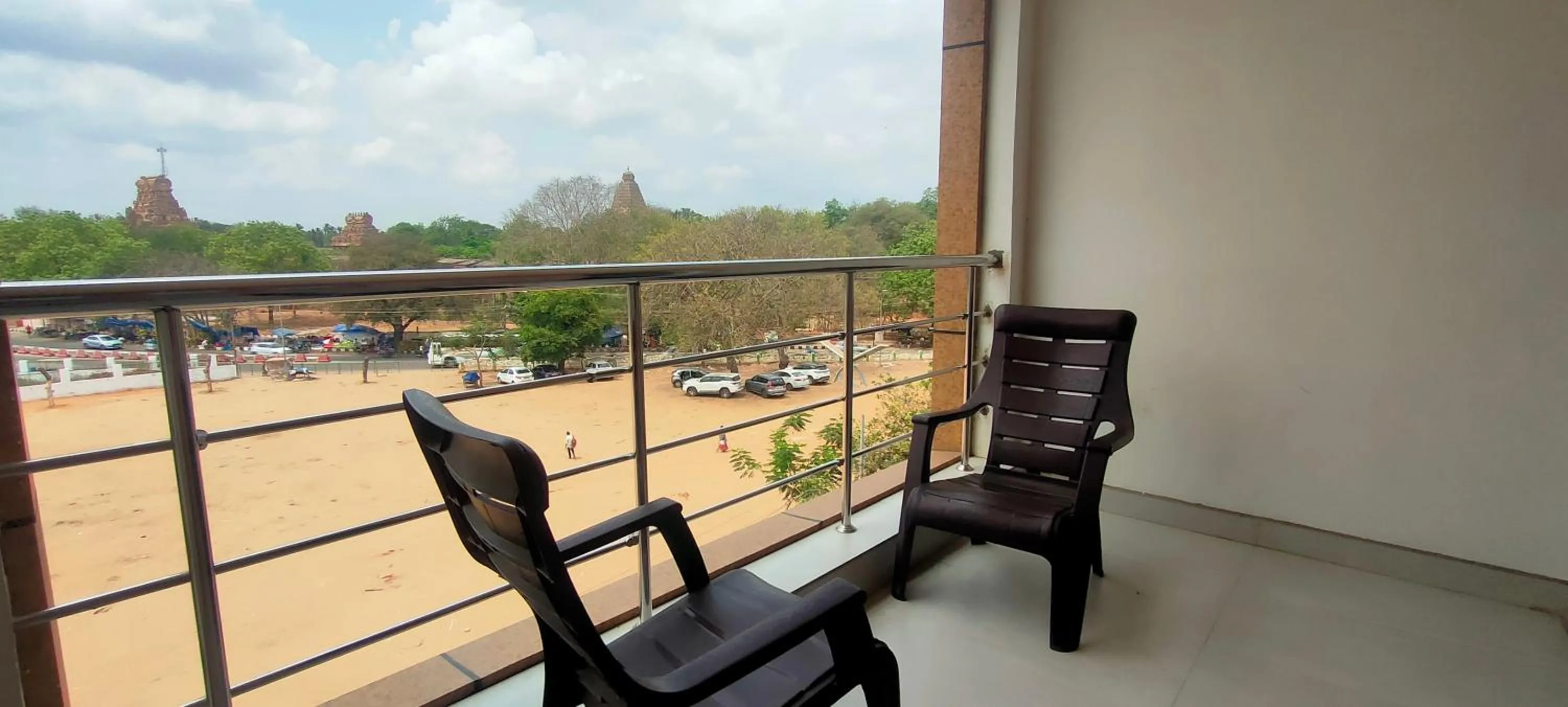 Srirathna Temple View Inn