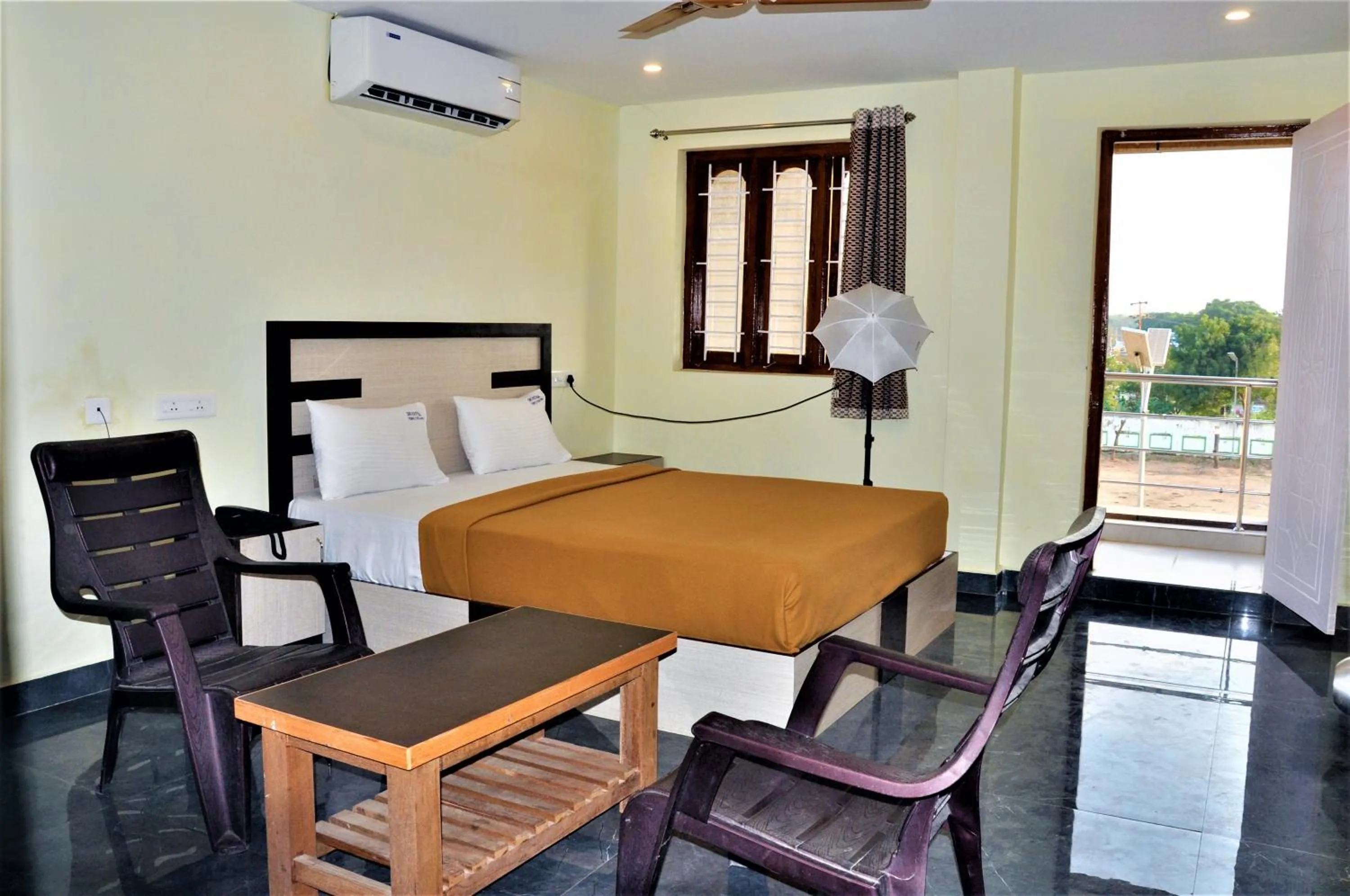 Srirathna Temple View Inn