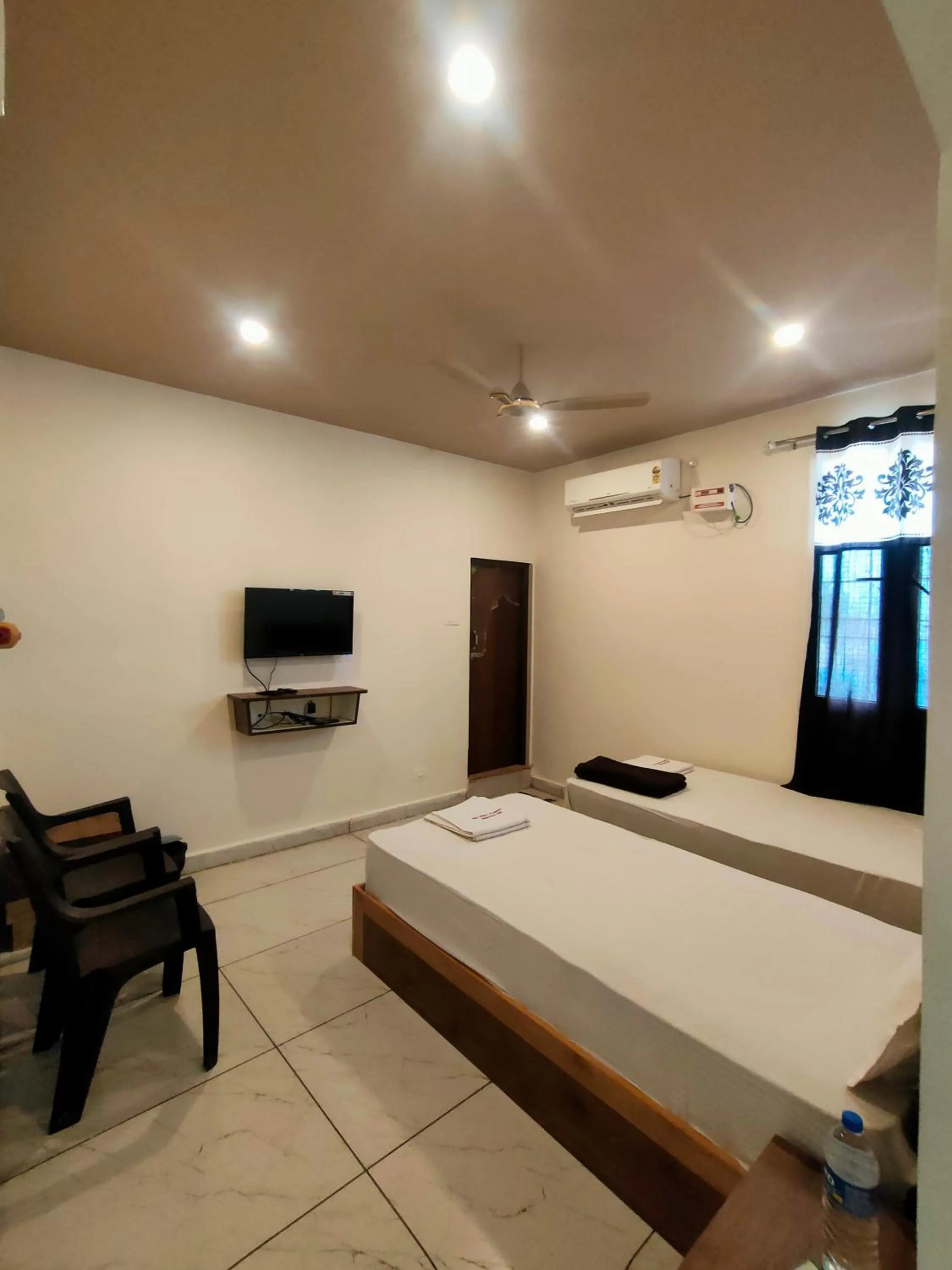 Bed in Srirathna Temple View Inn