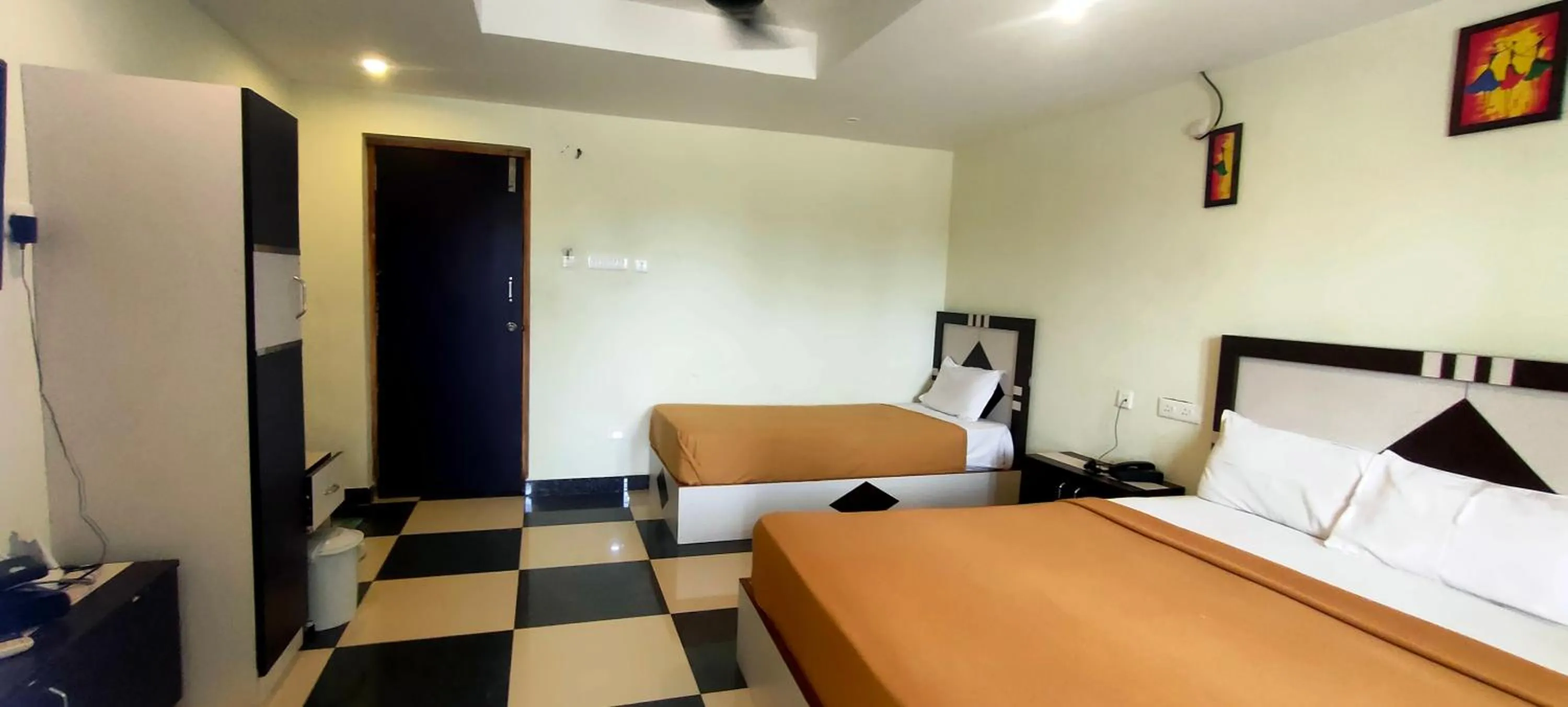 Bed in Srirathna Temple View Inn