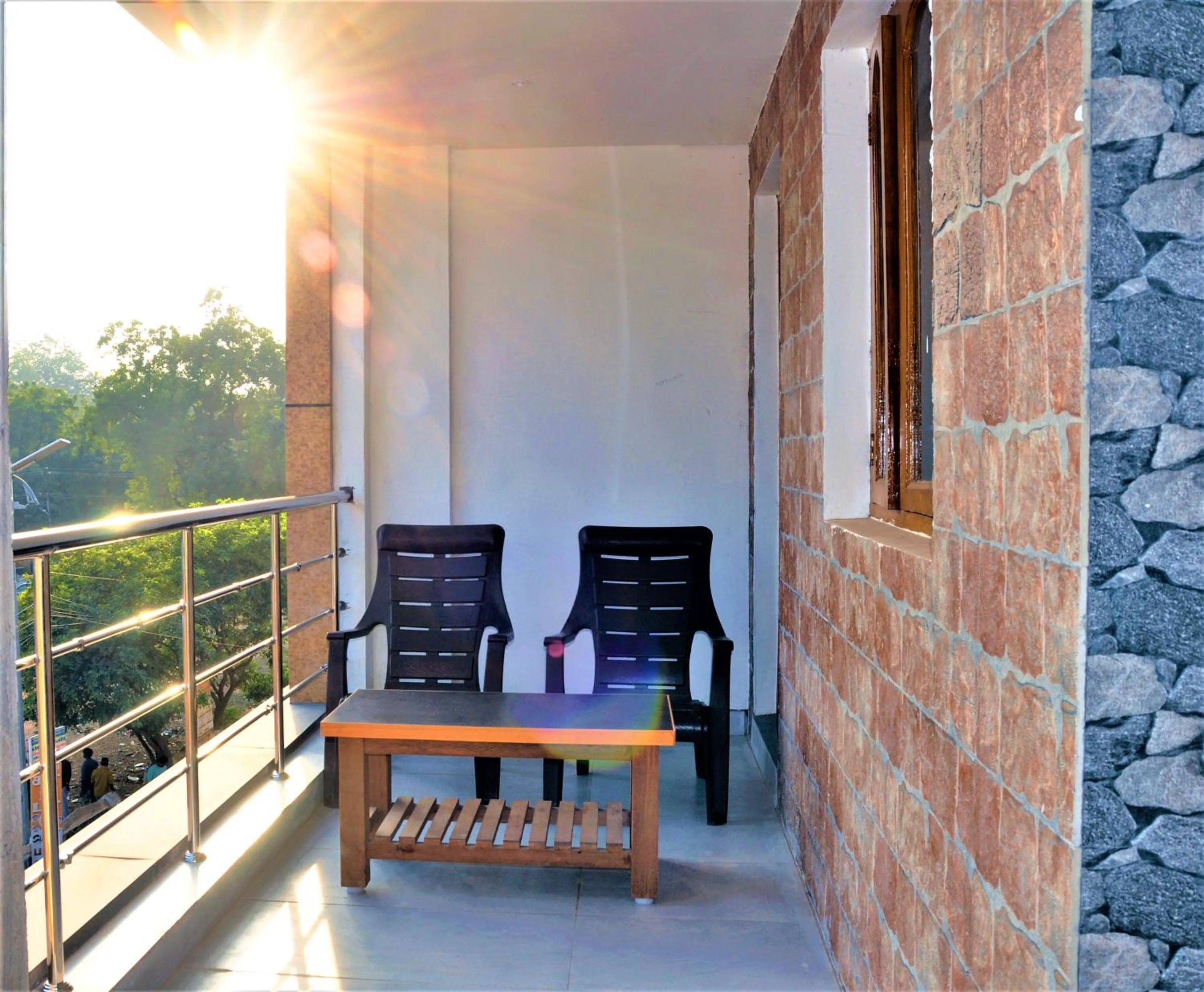 Srirathna Temple View Inn