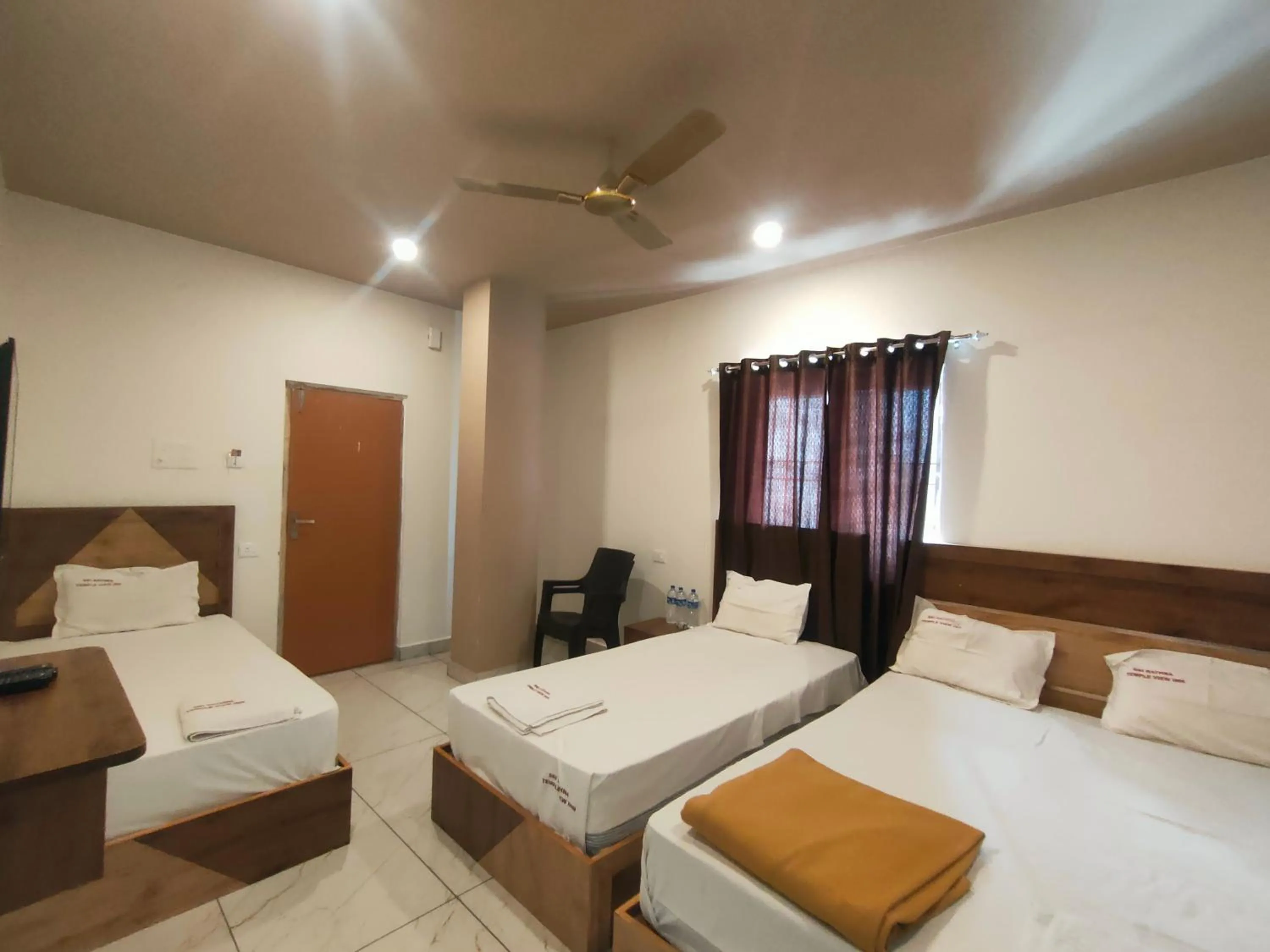 Bed in Srirathna Temple View Inn