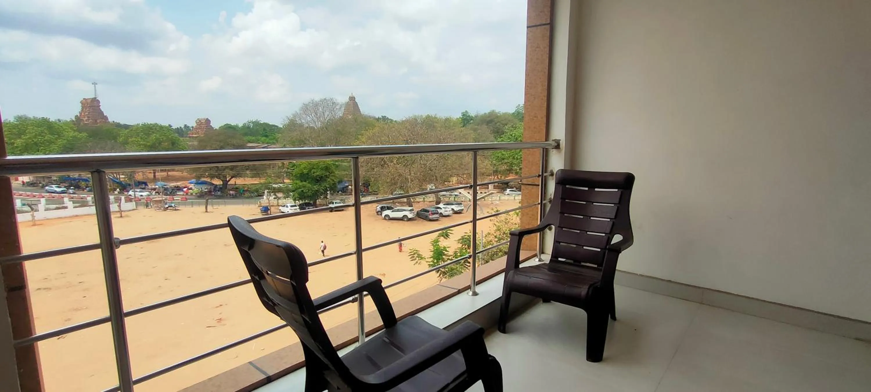 Srirathna Temple View Inn