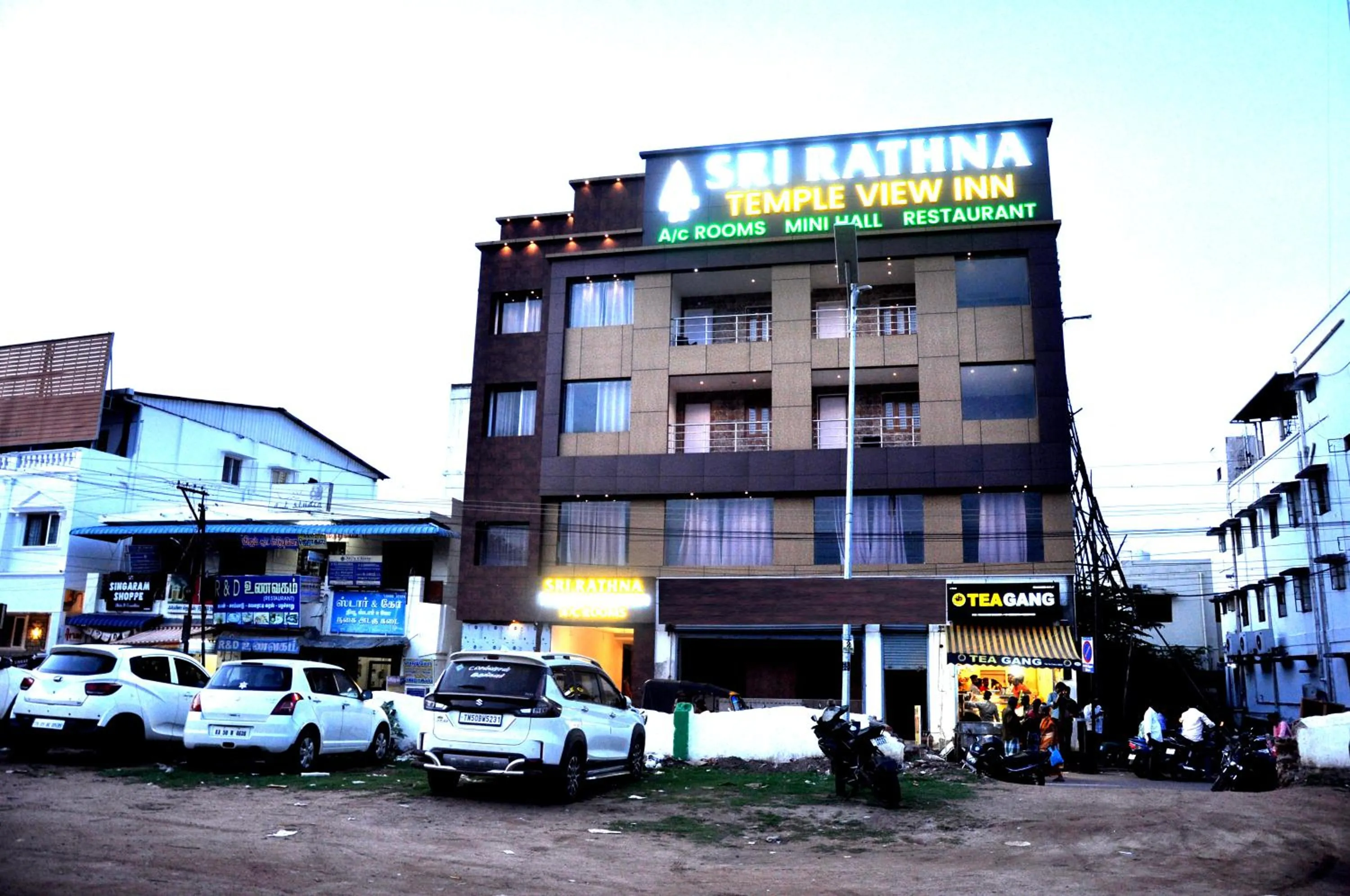 Property building in Srirathna Temple View Inn