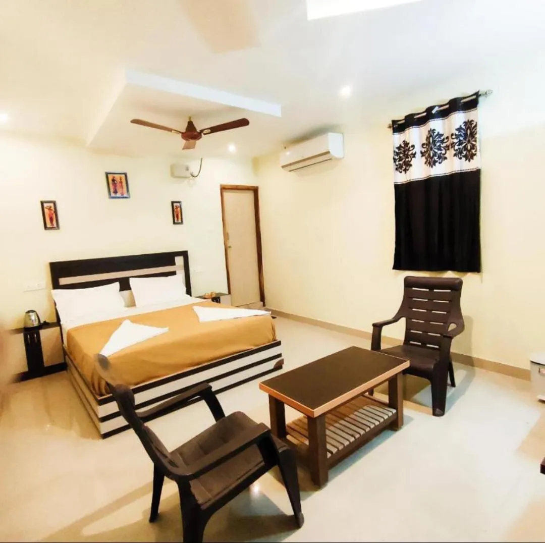 Bed in Srirathna Temple View Inn