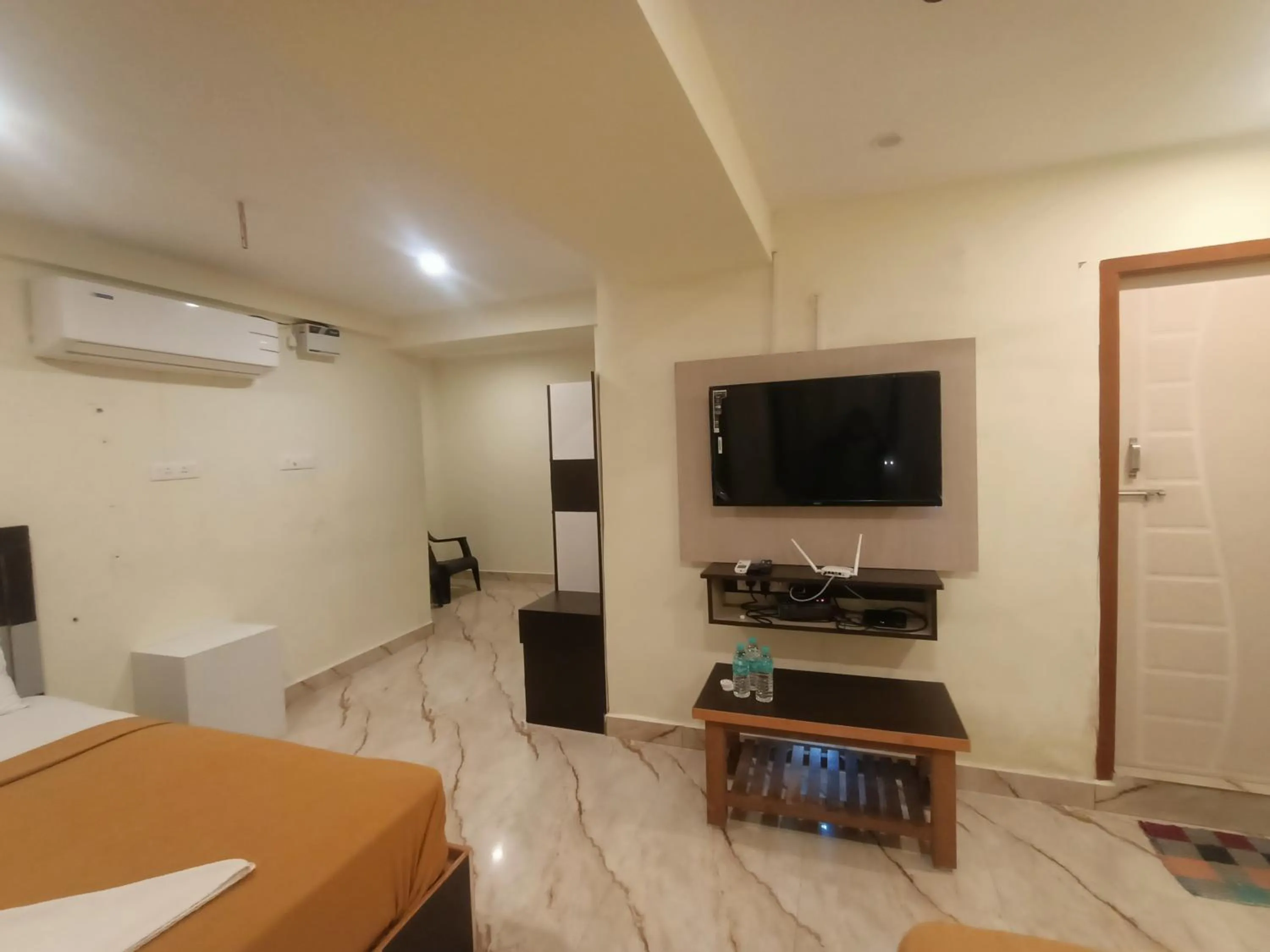 Srirathna Temple View Inn