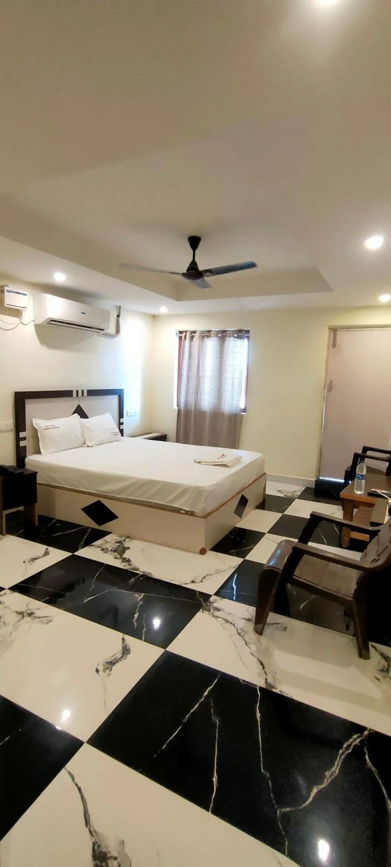 Srirathna Temple View Inn