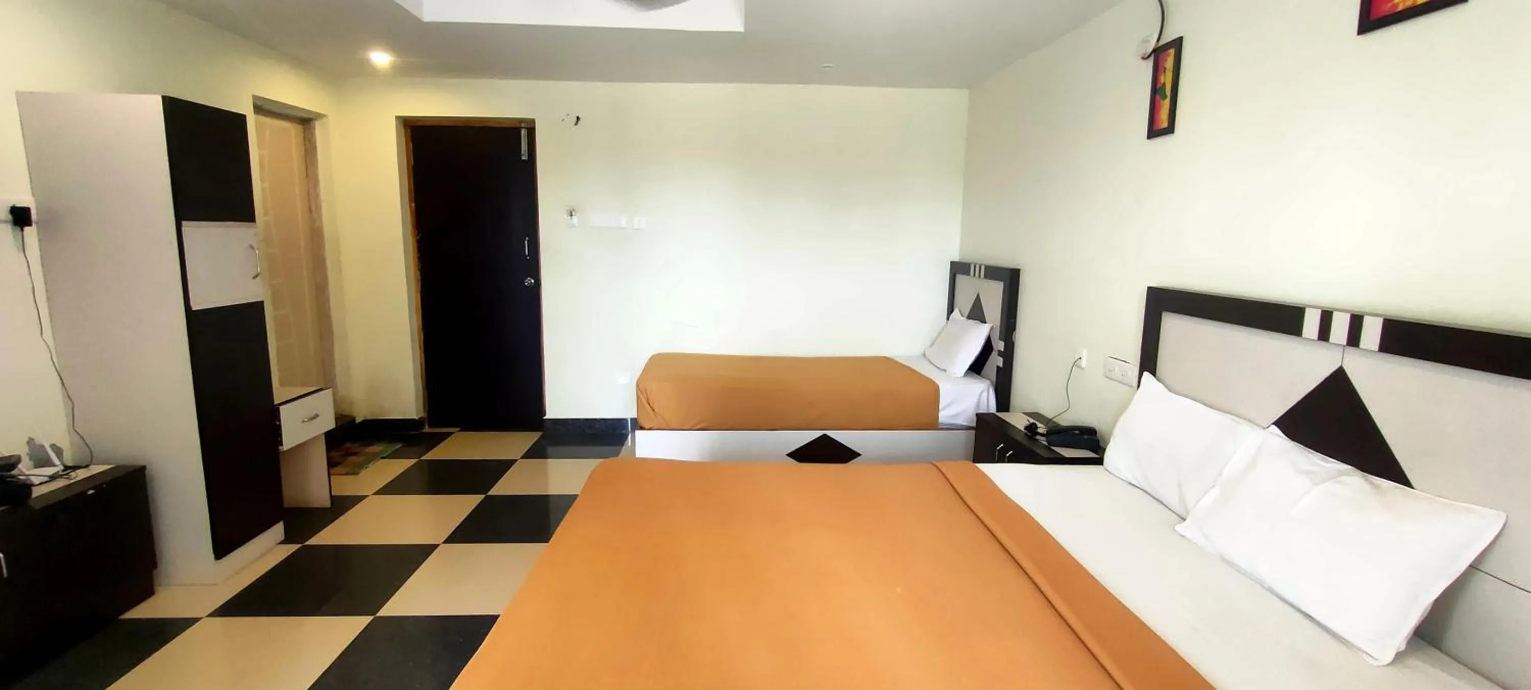 Bed in Srirathna Temple View Inn