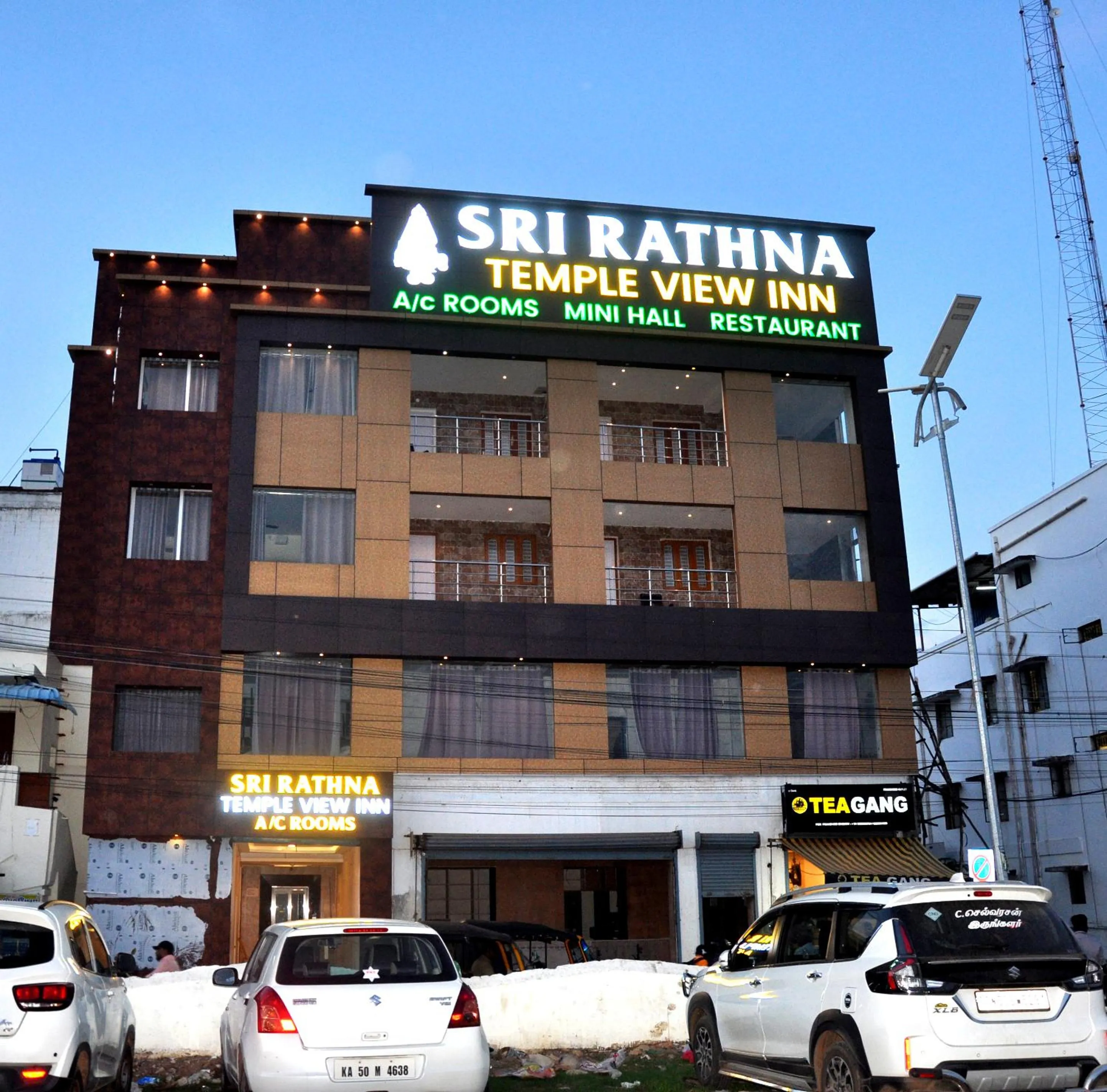 Property building in Srirathna Temple View Inn