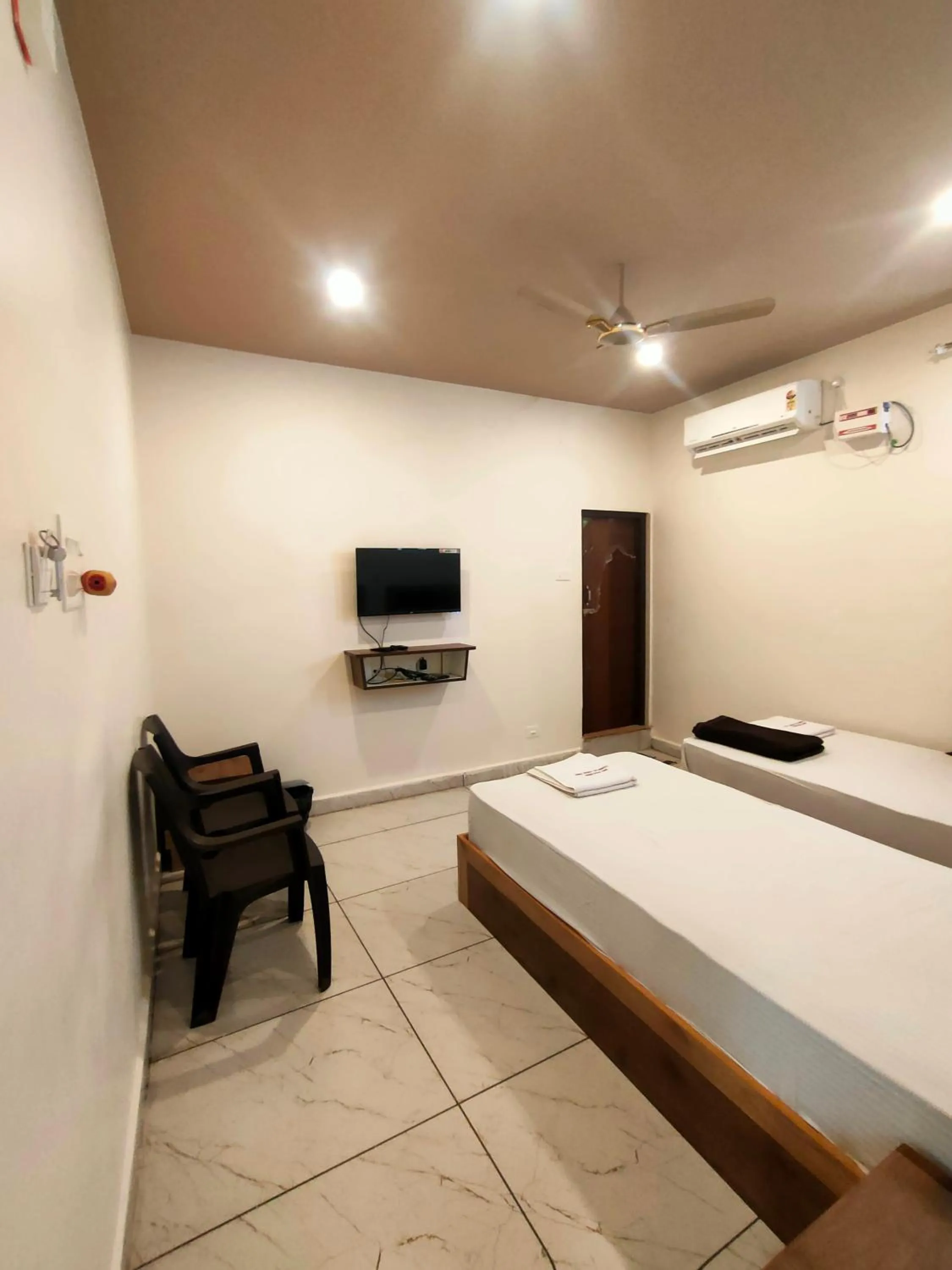 Srirathna Temple View Inn