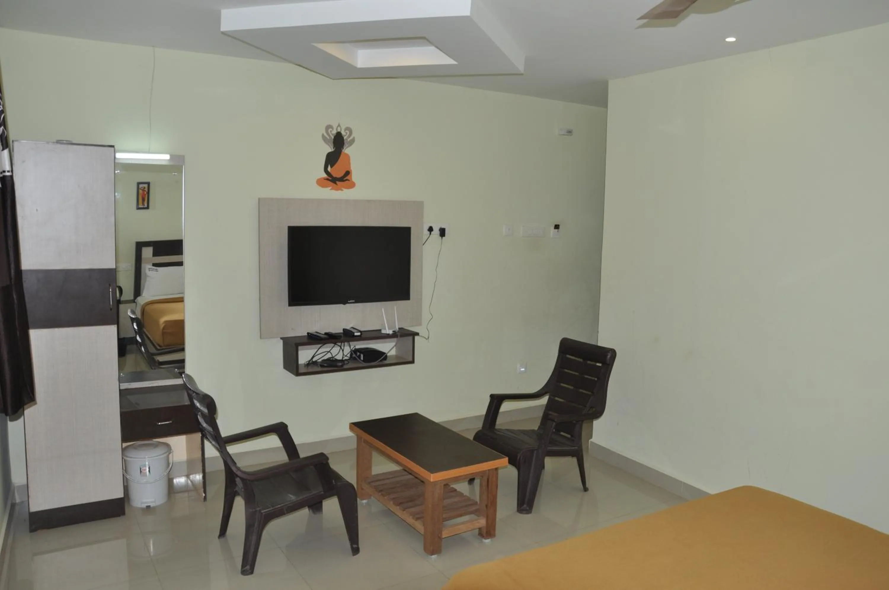 Srirathna Temple View Inn