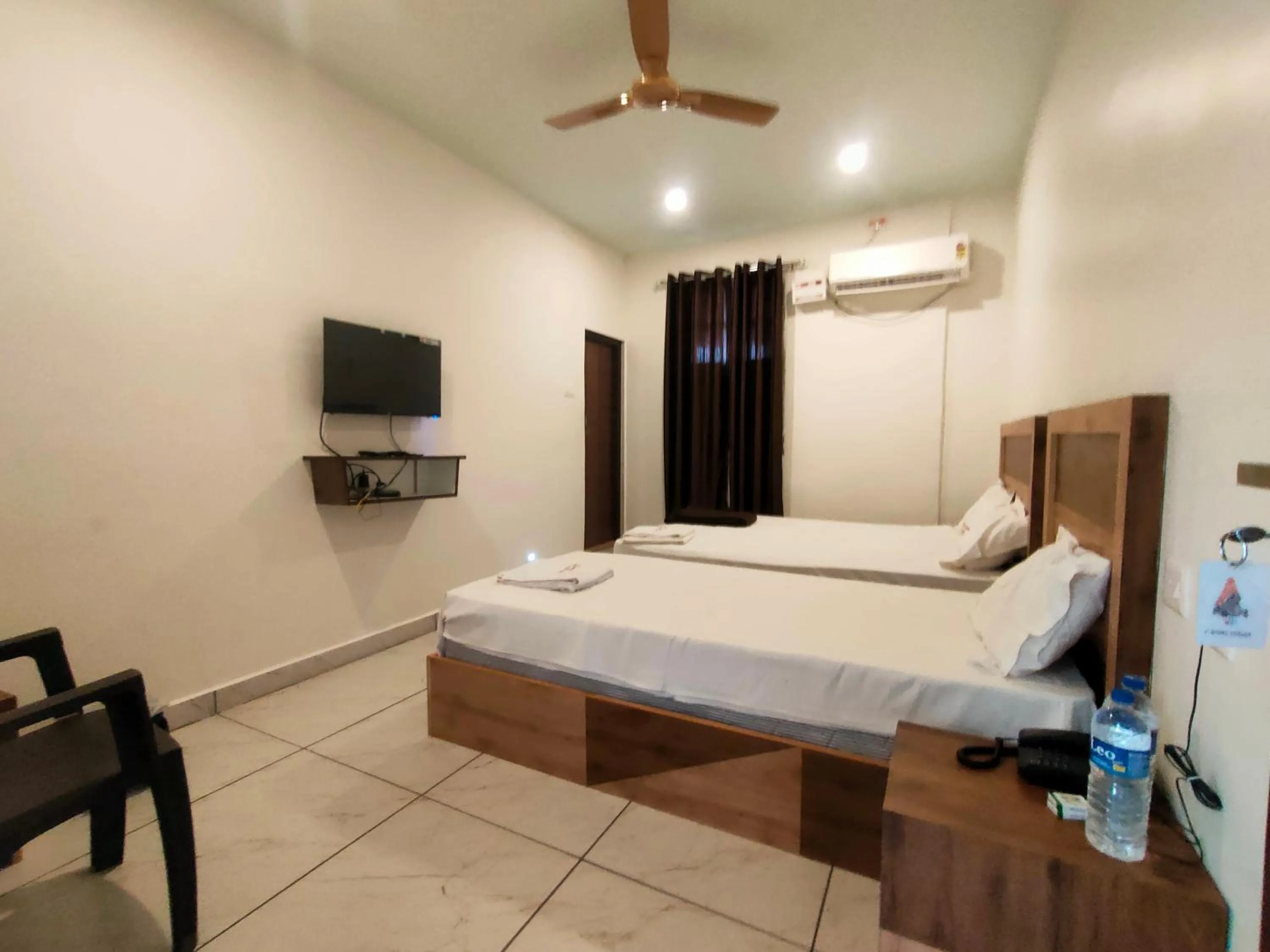 Bed in Srirathna Temple View Inn