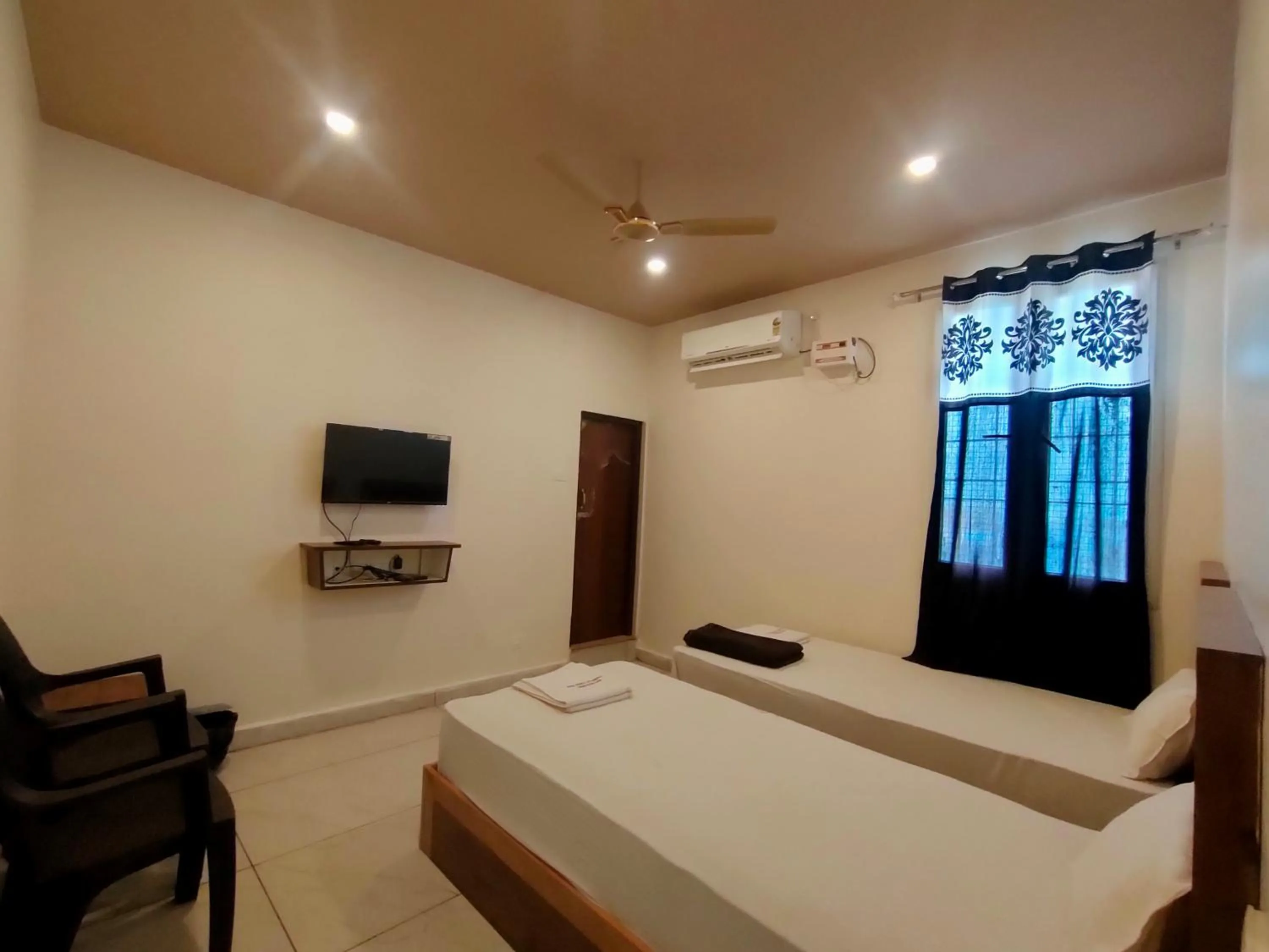 Bed in Srirathna Temple View Inn