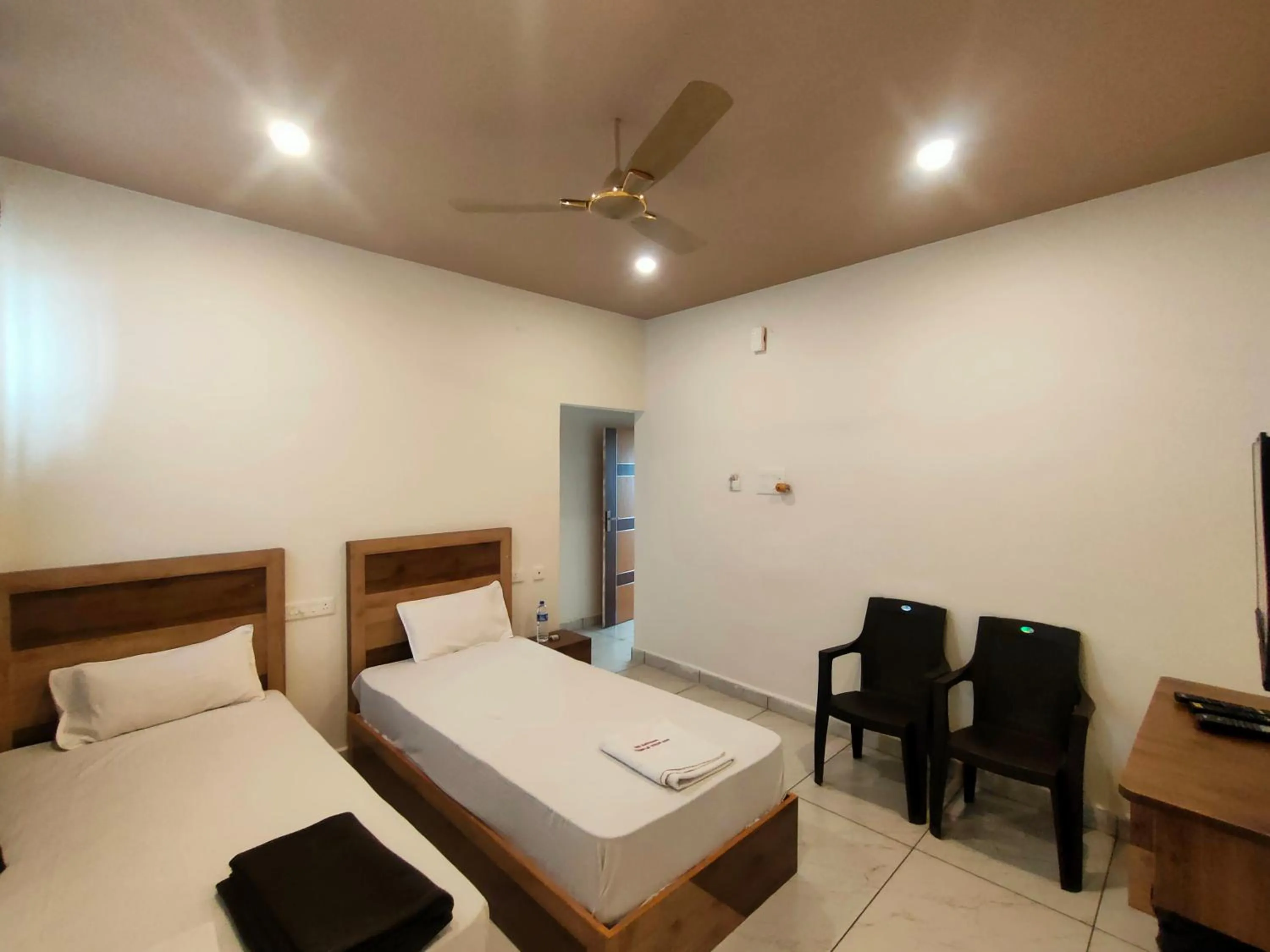 Bed in Srirathna Temple View Inn